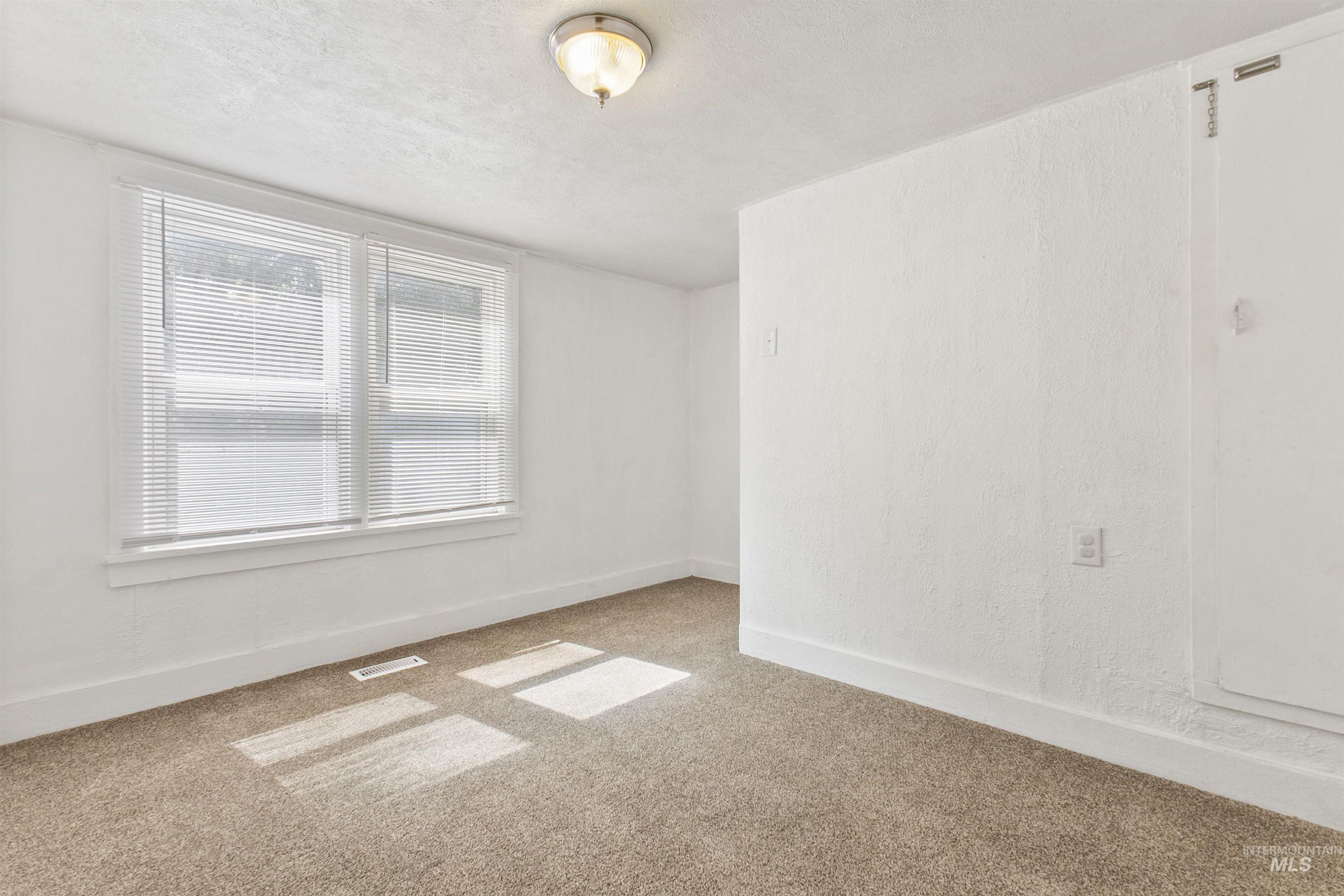 127 Shoshone Ave Property Photo 11
