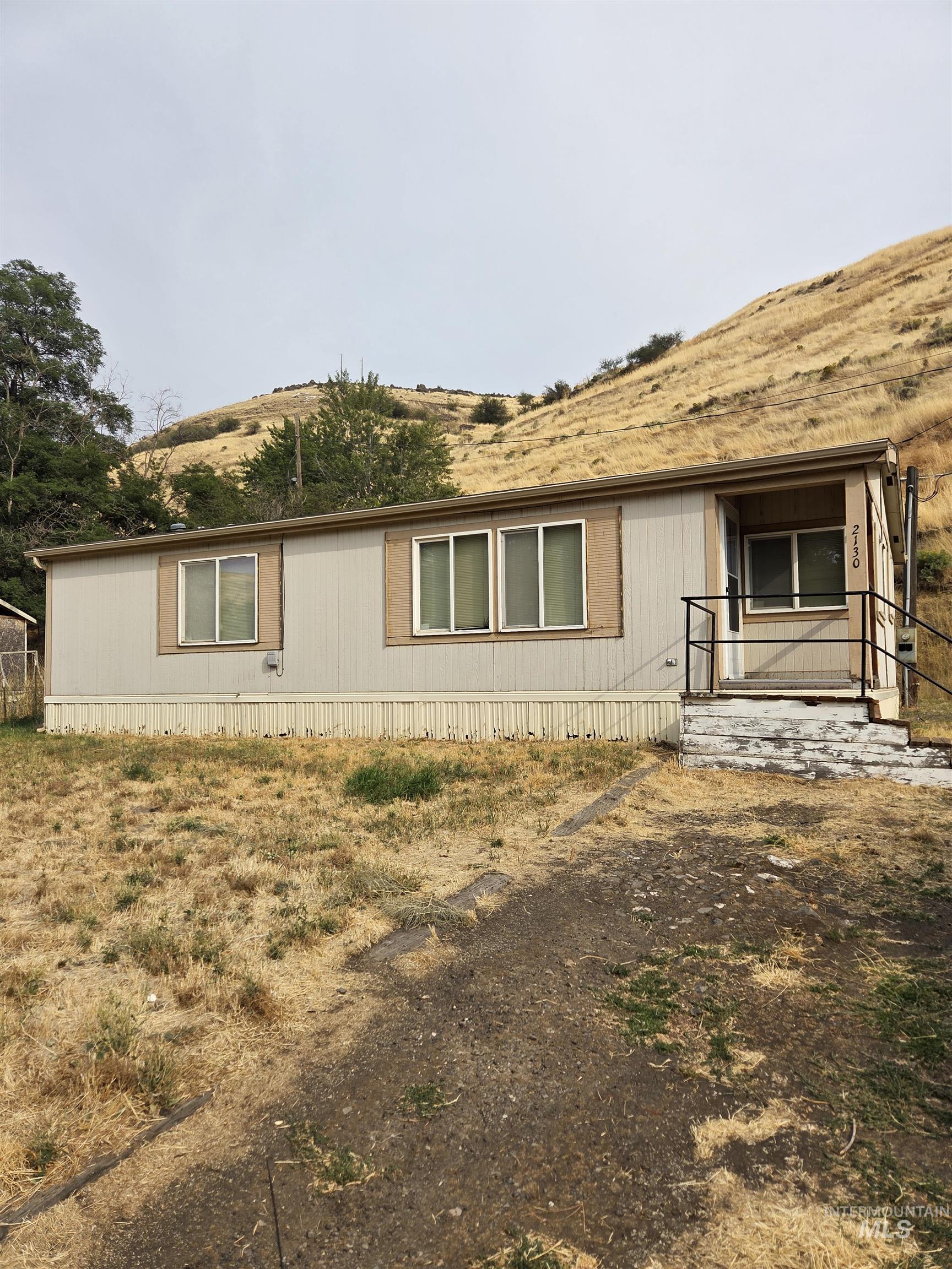 2130 Pataha Street Property Photo 1