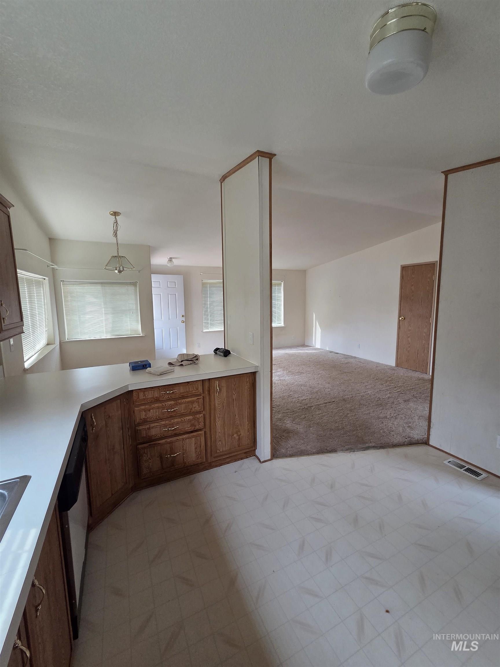 2130 Pataha Street Property Photo 5