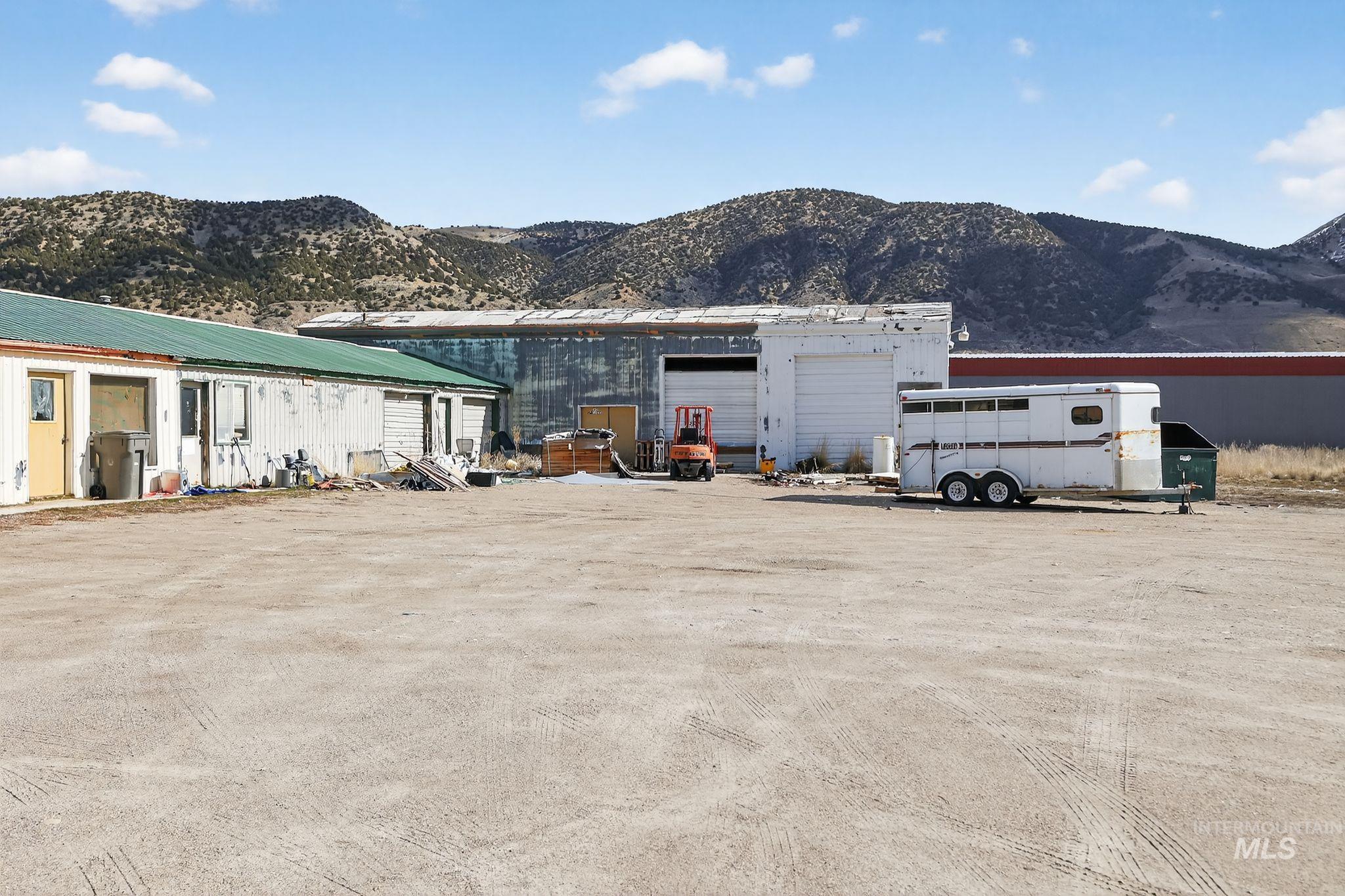 965 S Old Highway 191 Property Photo 2