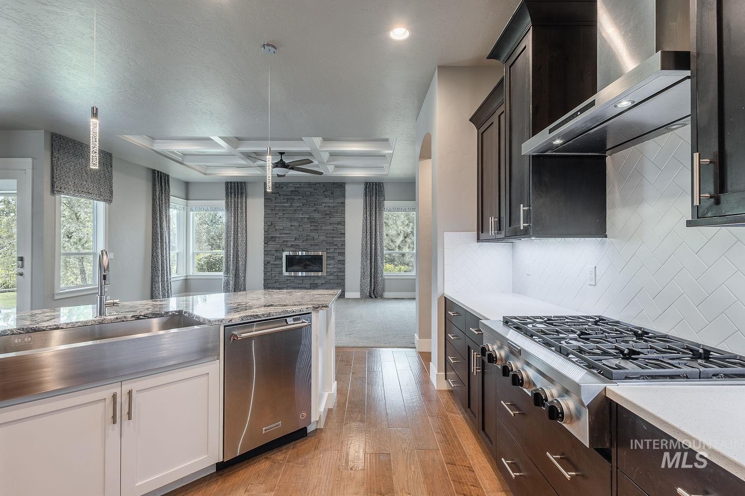 2097 N World Cup Way Property Photo 10