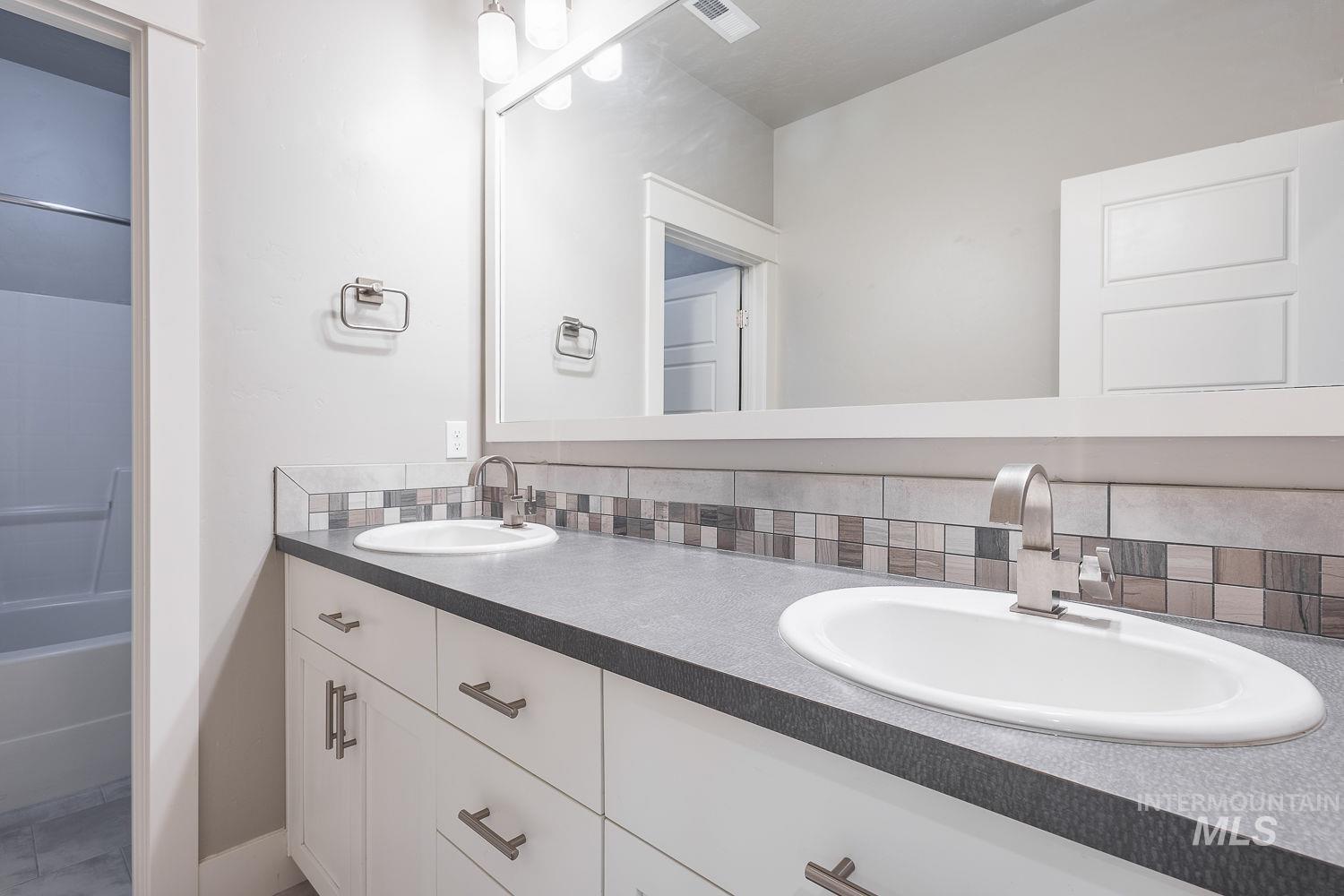 2097 N World Cup Way Property Photo 32