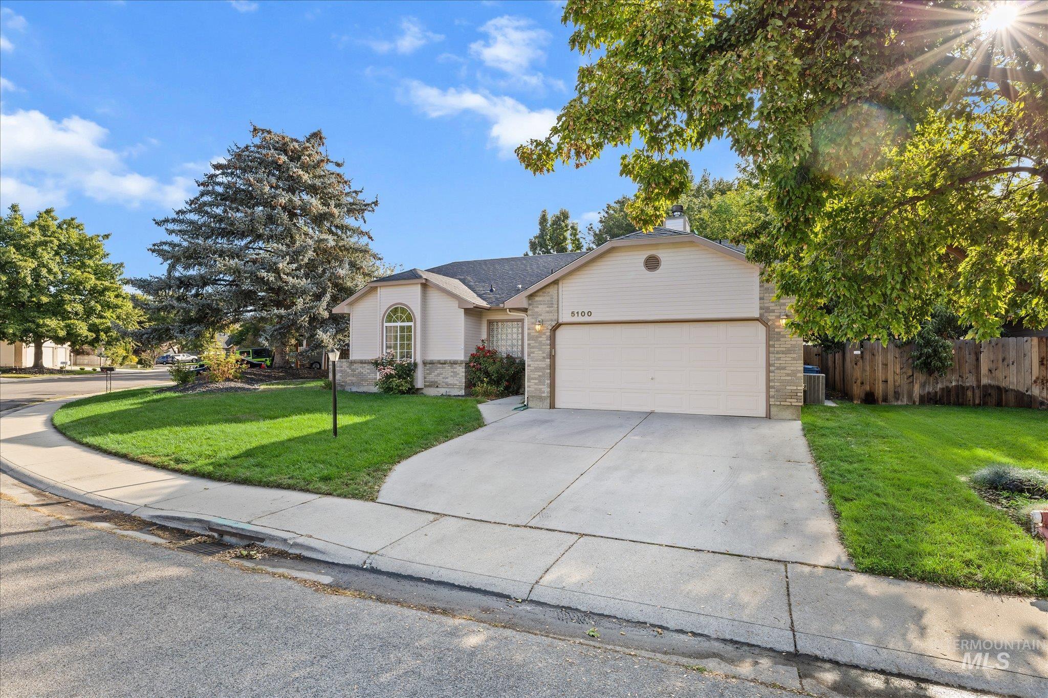 5100 N Edenburgh Way Property Photo 1