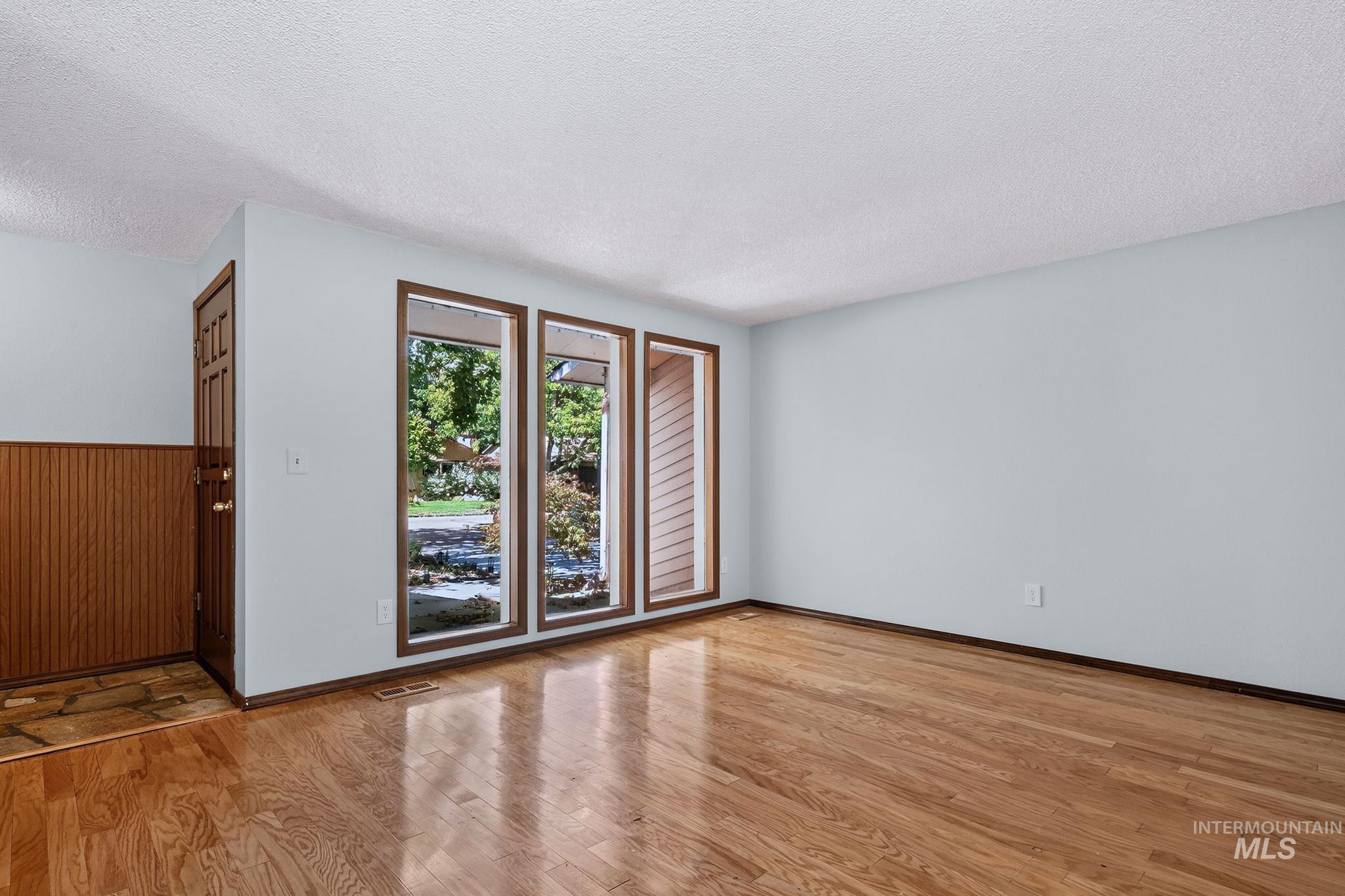 4026 S Law Ave Property Photo 6