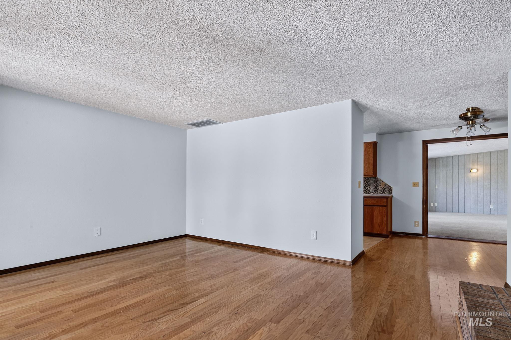 4026 S Law Ave Property Photo 9