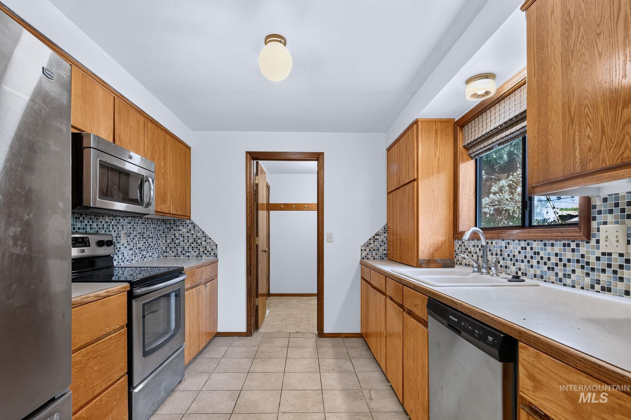 4026 S Law Ave Property Photo 12