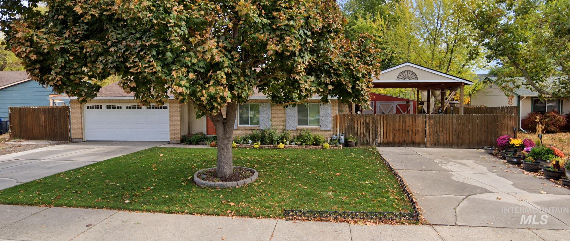 3564 N Shamrock Property Photo 1