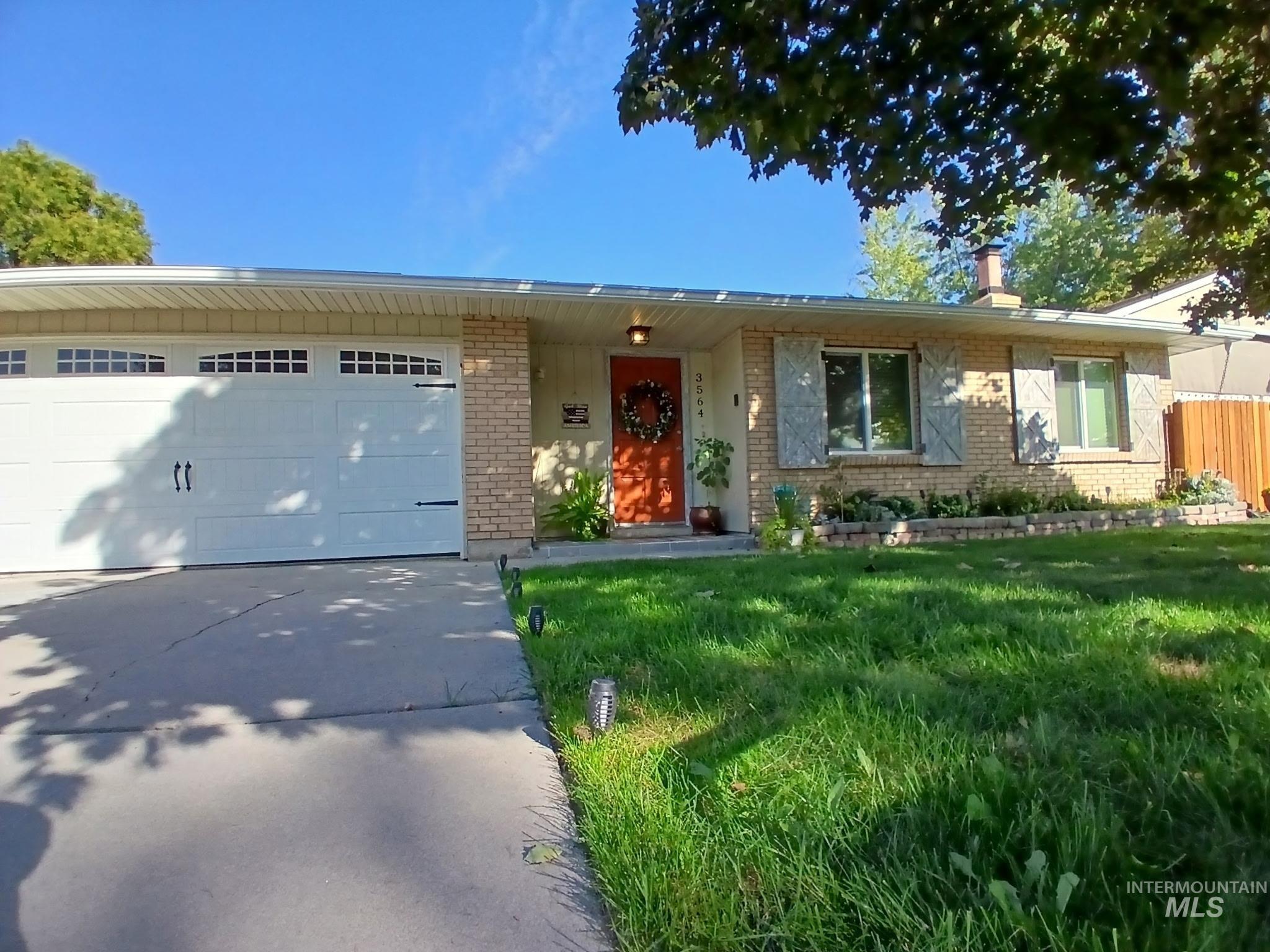3564 N Shamrock Property Photo 1