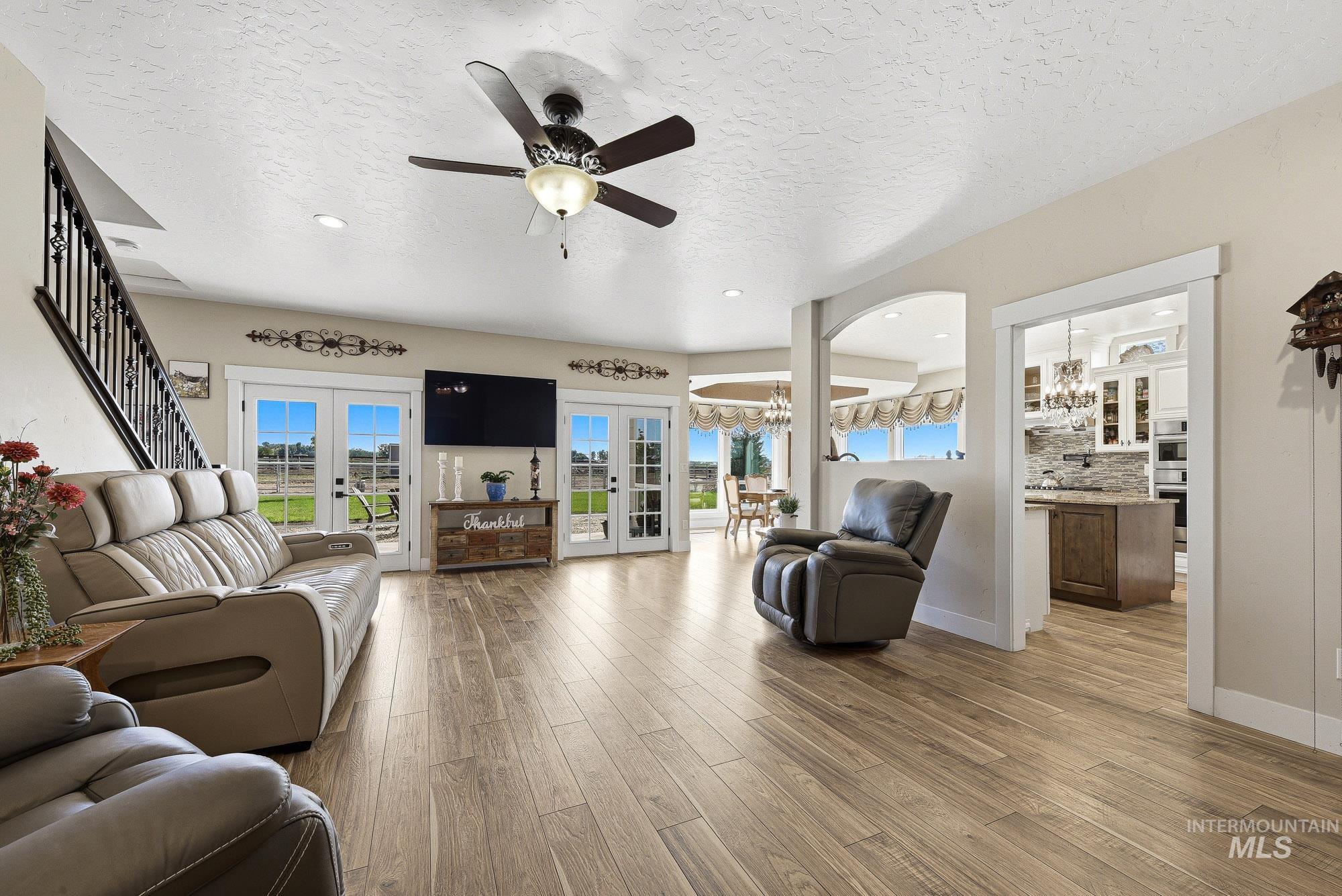 25810 Chandler Dr Property Photo 4