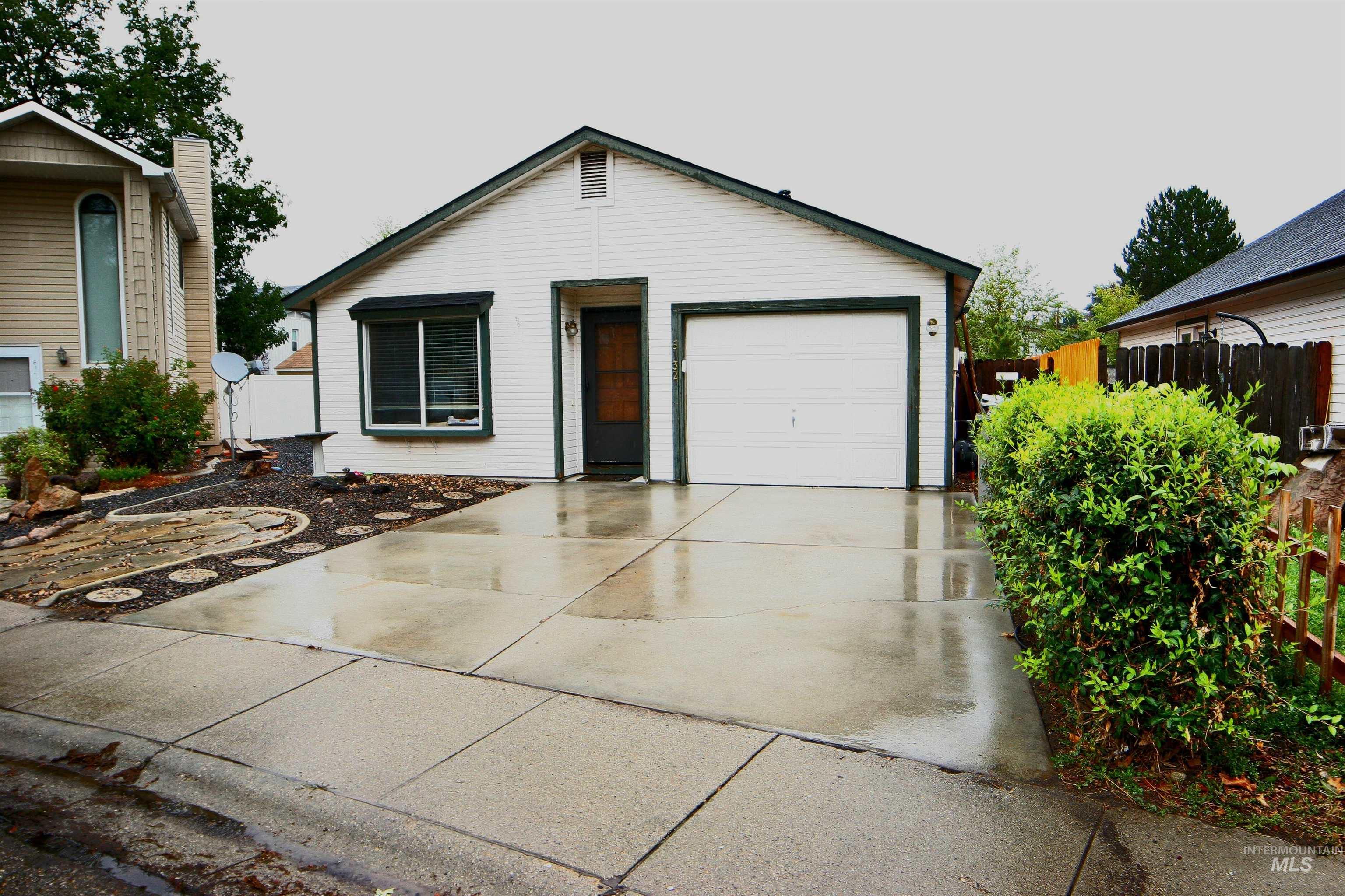 6132 N Brook Pl Property Photo 1