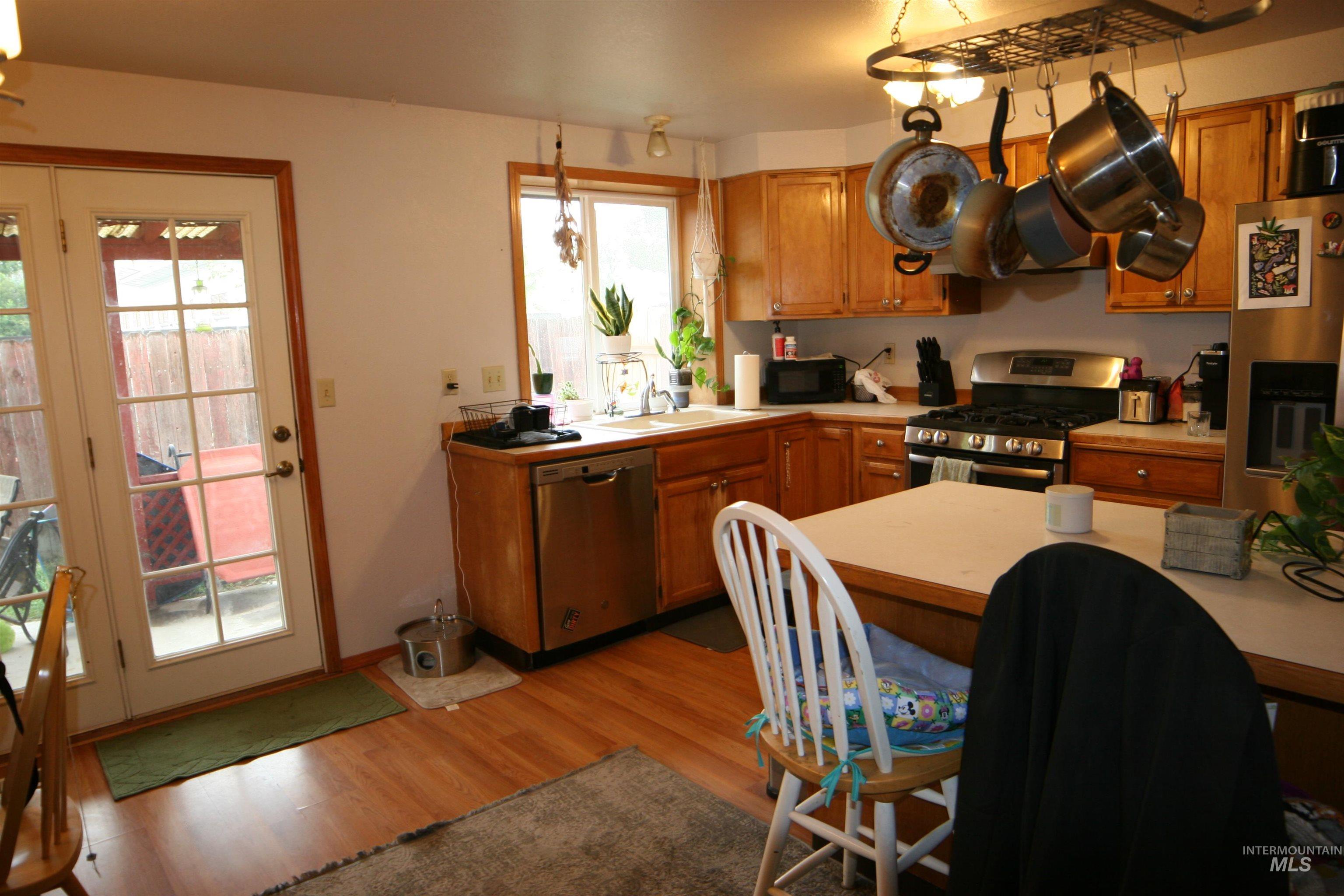 6132 N Brook Pl Property Photo 3