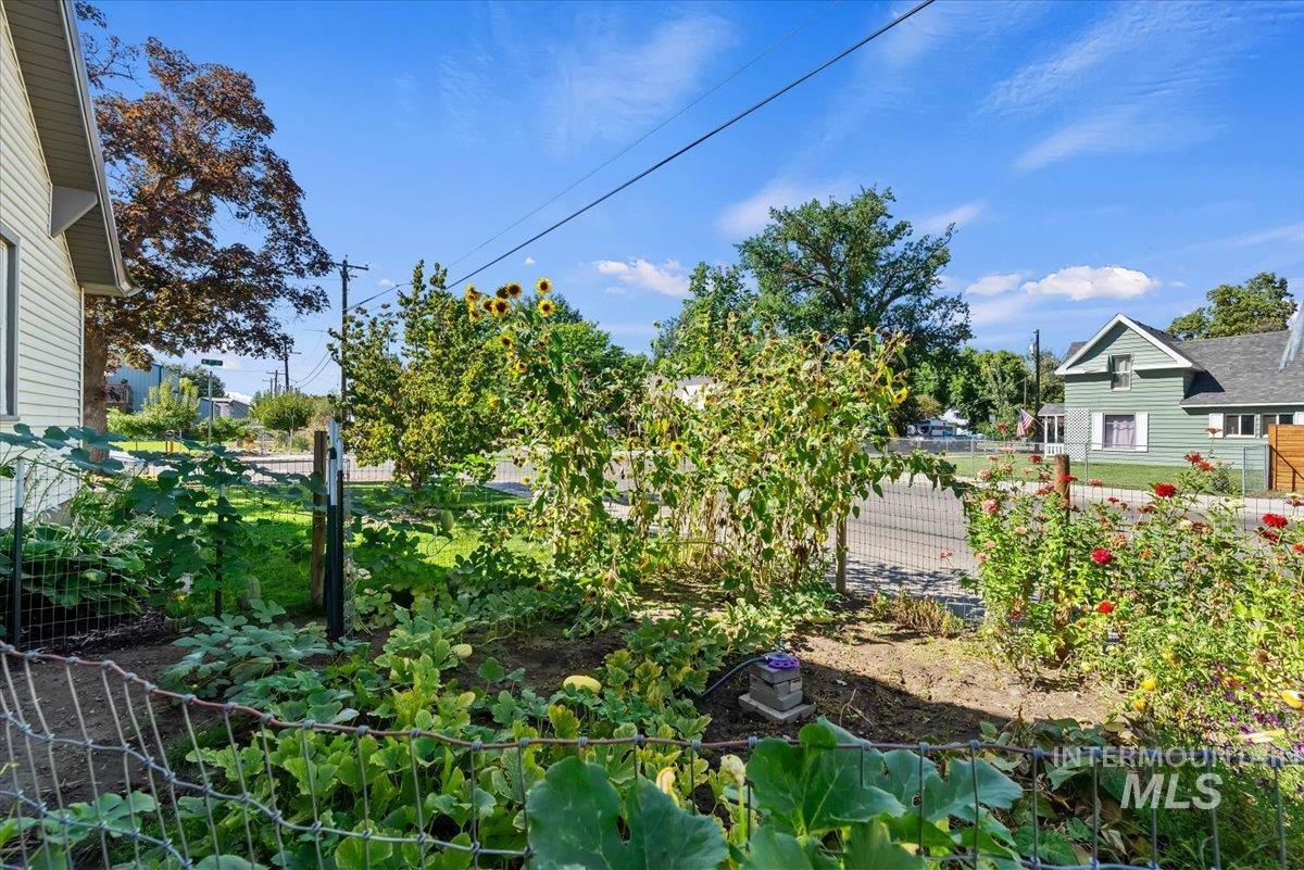 652 N 7th St. Property Photo 20