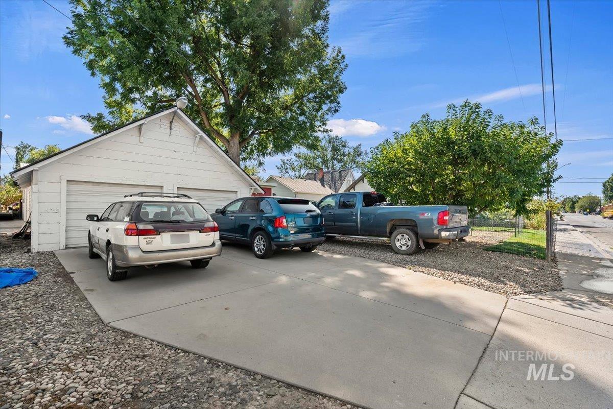 652 N 7th St. Property Photo 23