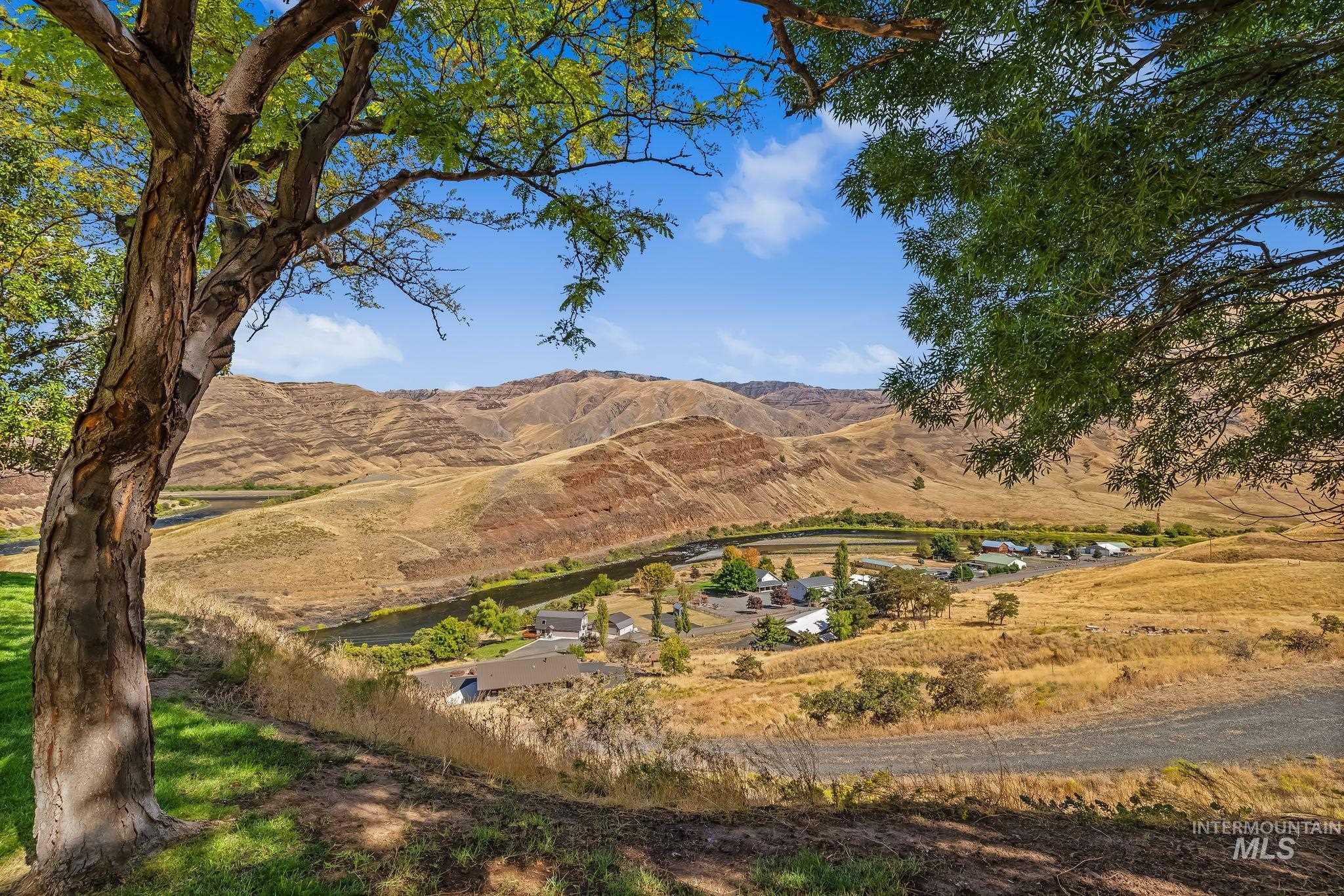 37896 Grande Ronde Property Photo 4