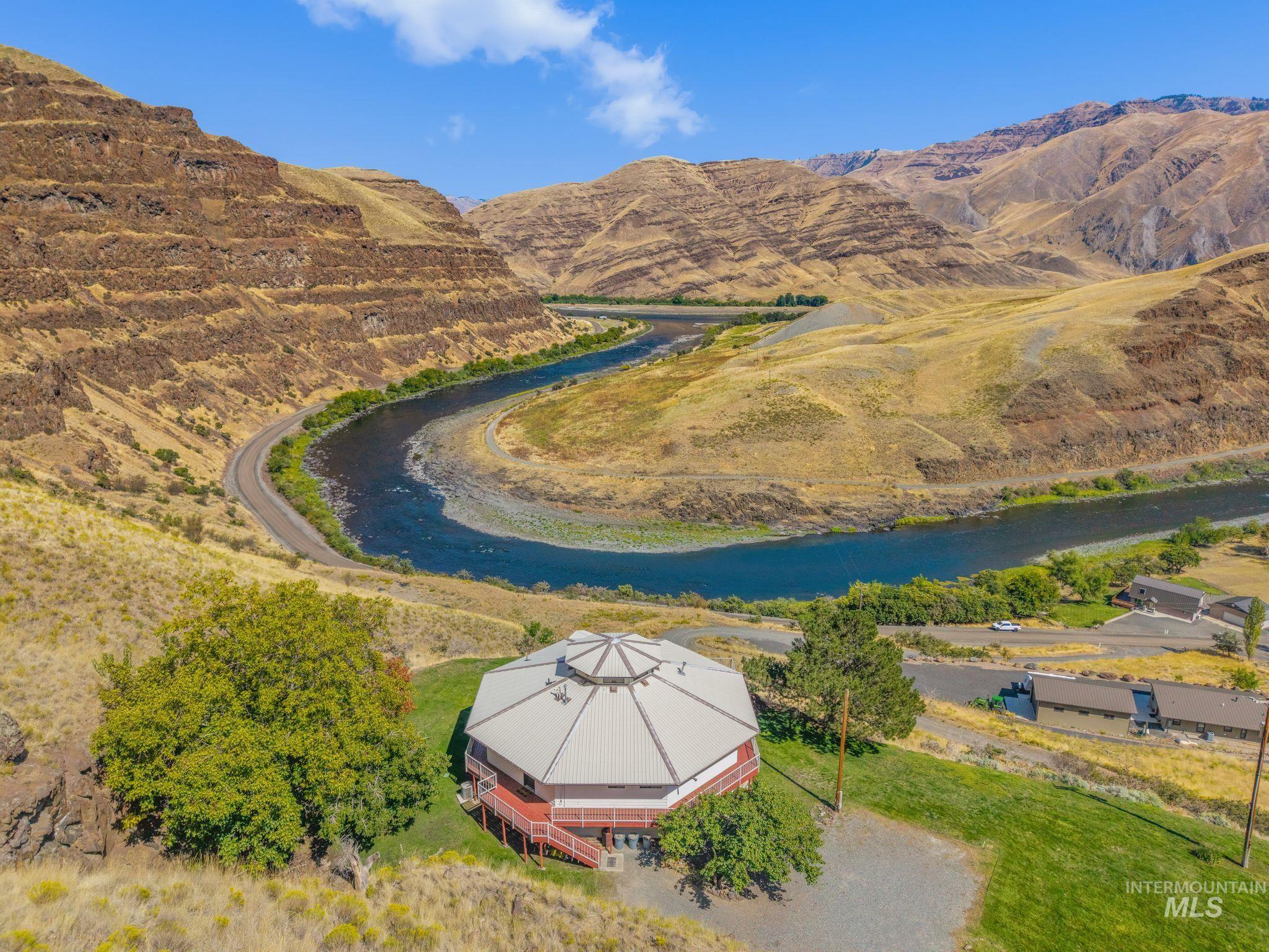 37896 Snake River Rd Property Photo 2