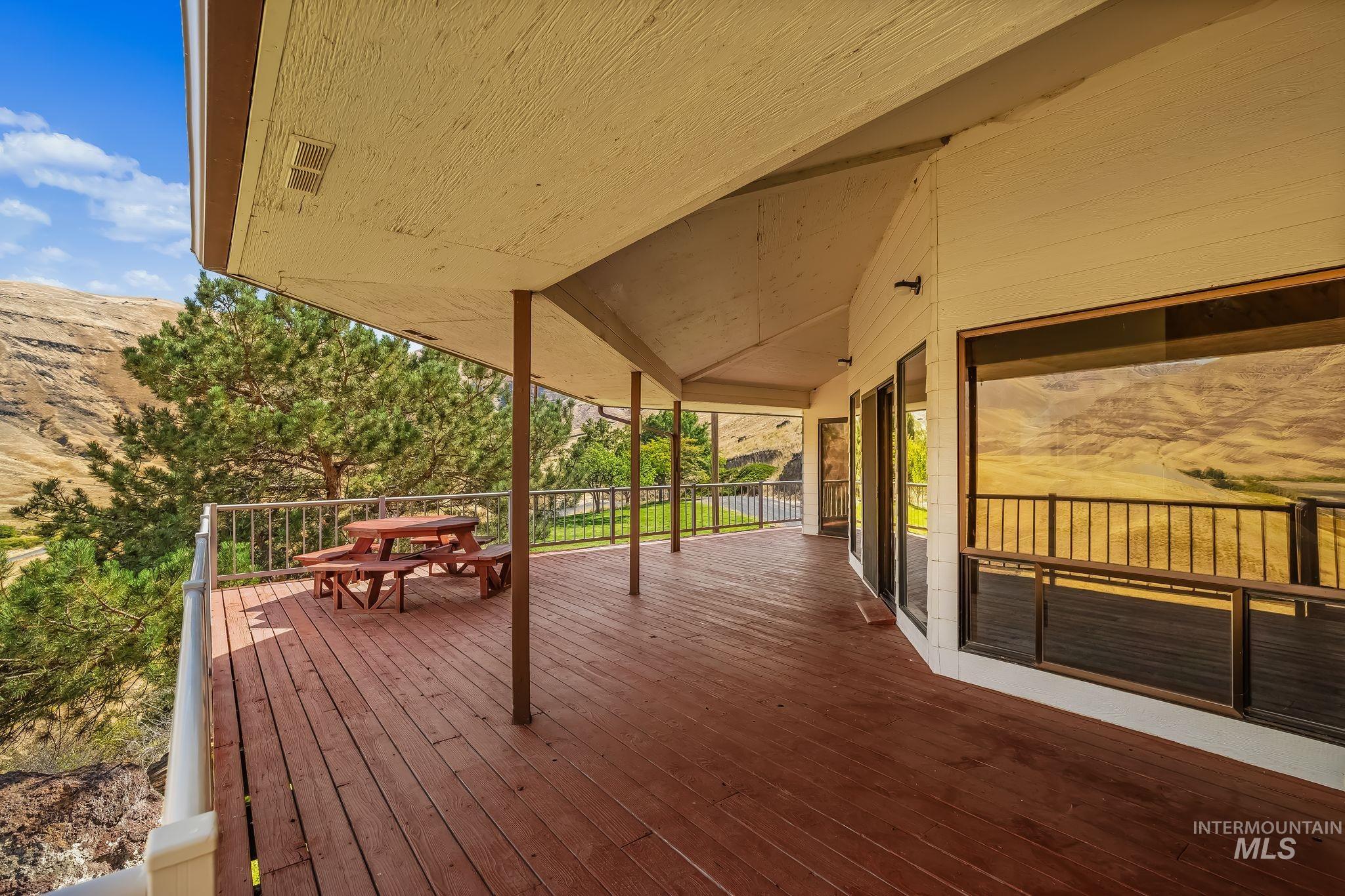 37896 Snake River Rd Property Photo 5