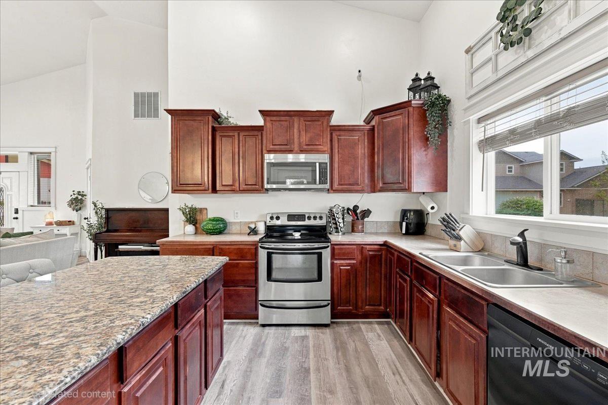1408 Sandal Creek Property Photo 15