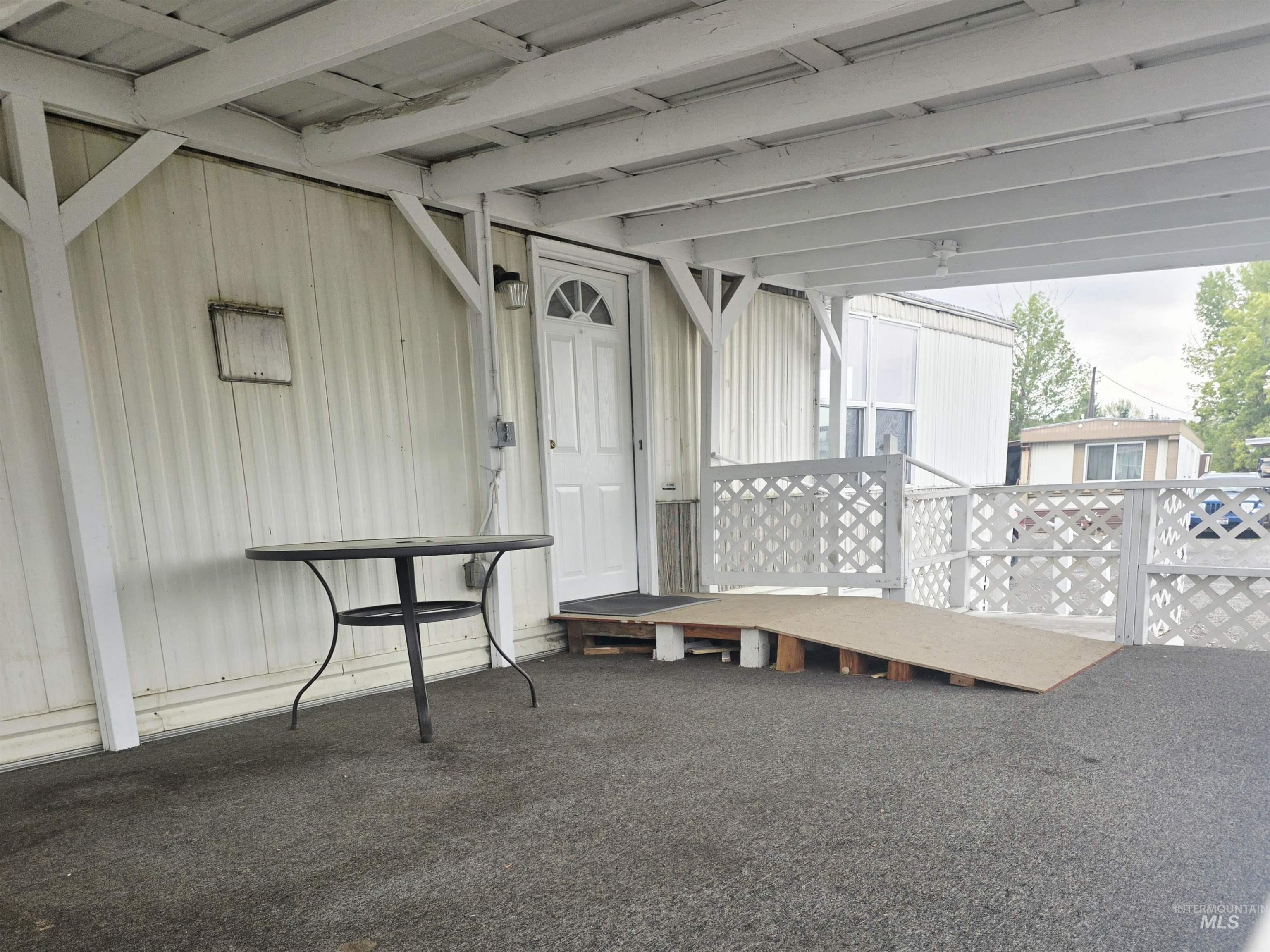 937 N State Street Property Photo 4