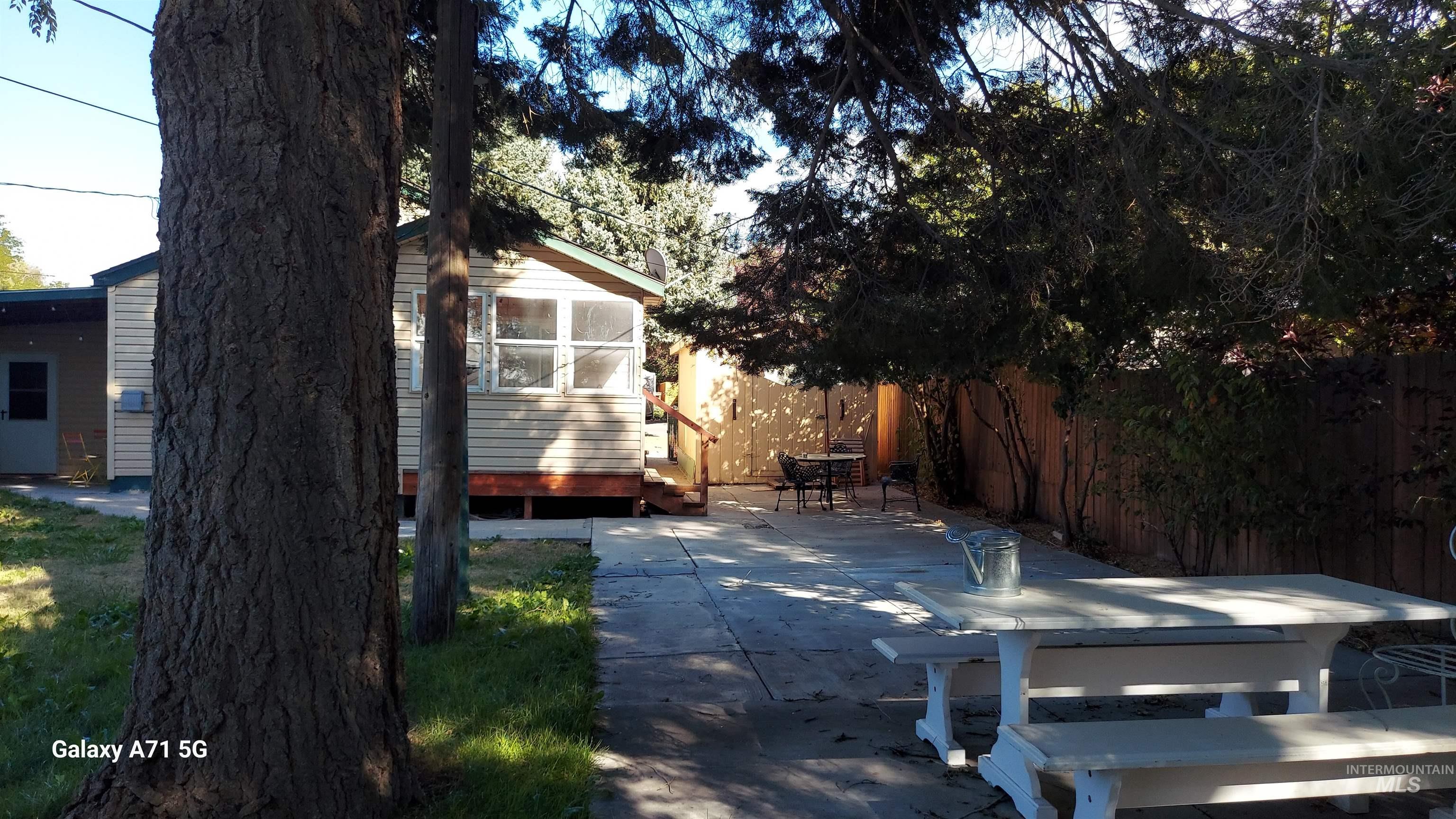 905 Utah St Property Photo 3