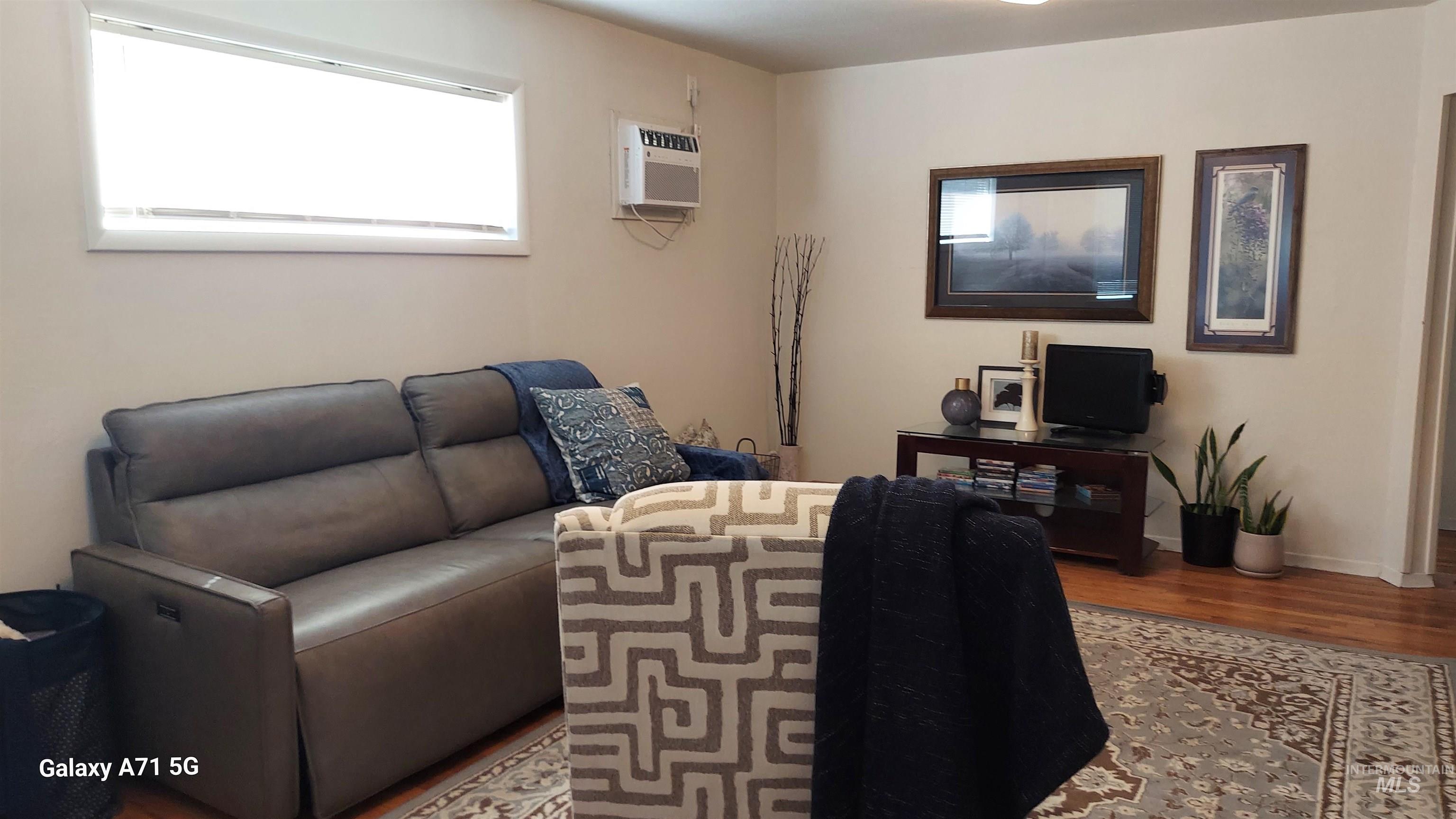 905 Utah St Property Photo 4