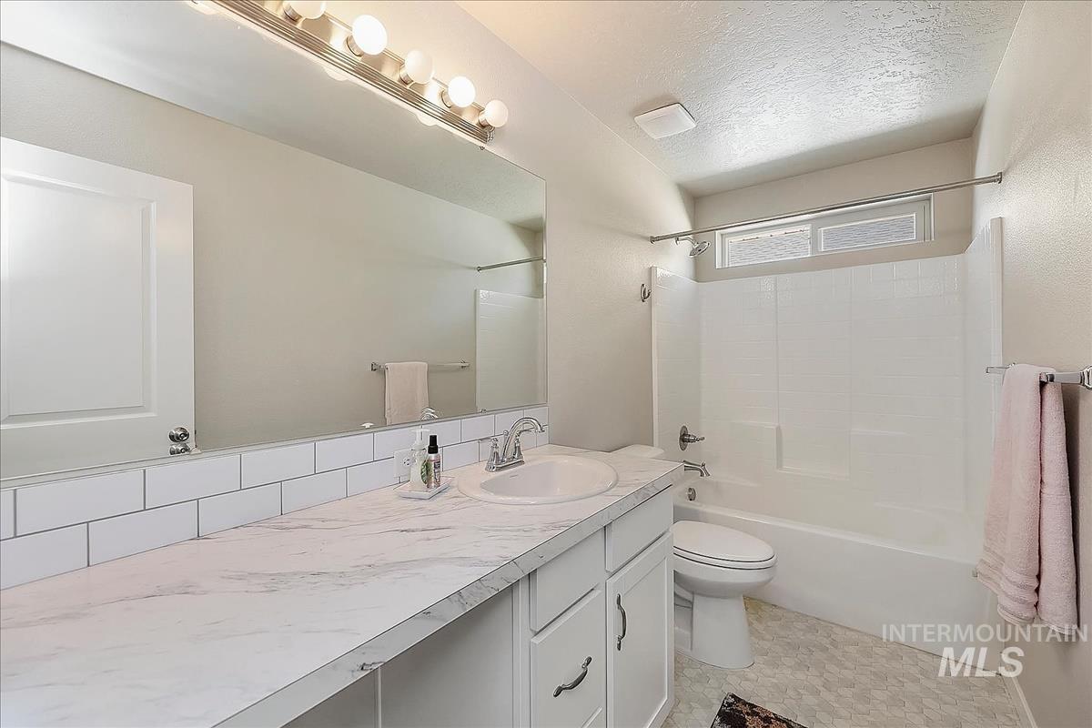 16798 Loggia Ave Property Photo 6