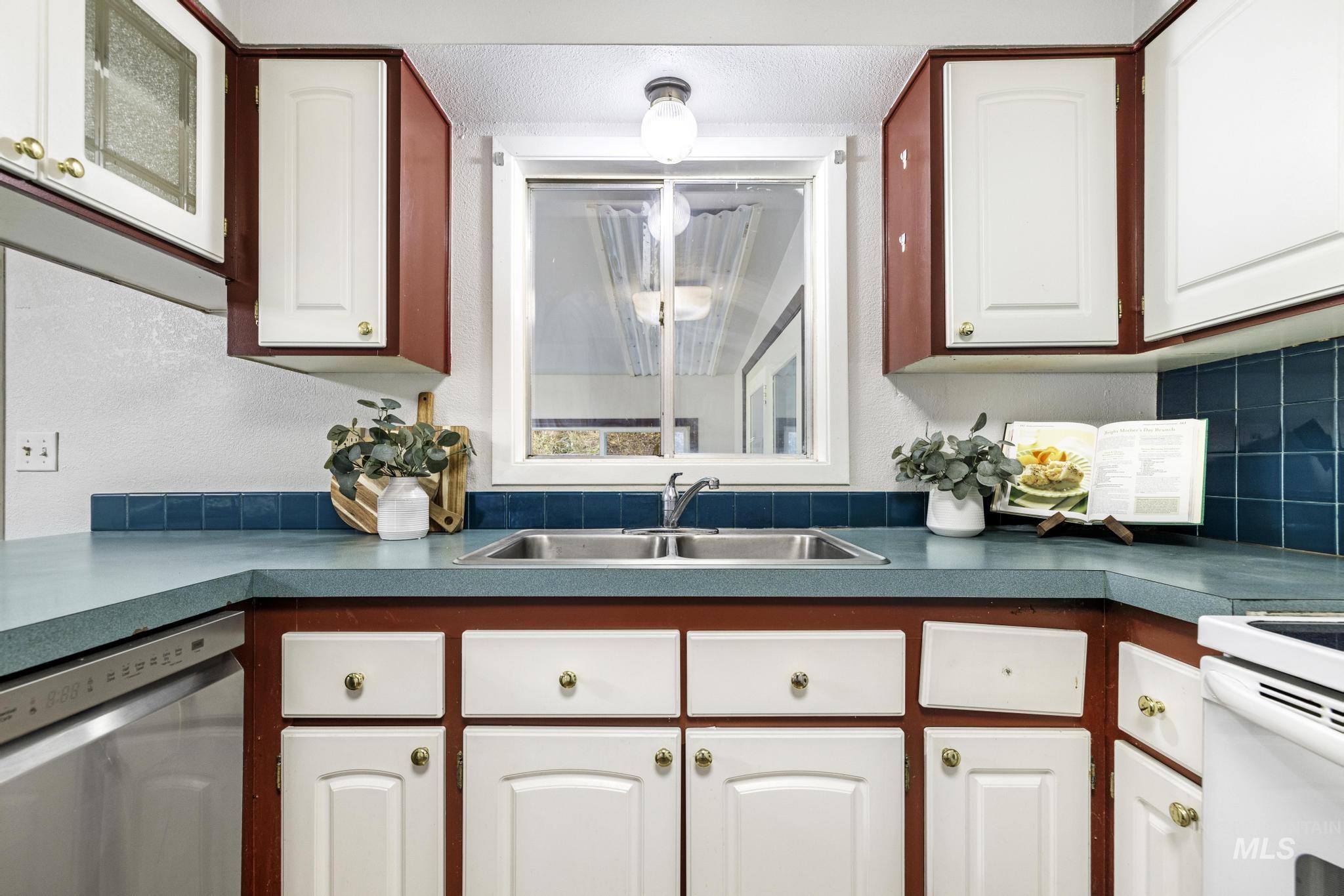 2672 S 1050 E Property Photo 11