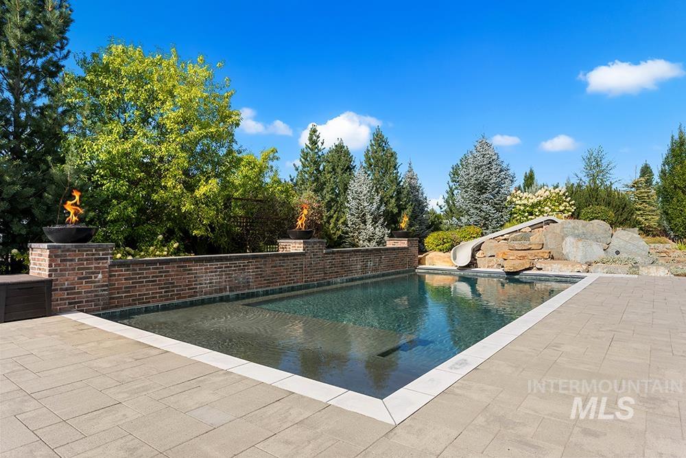 1300 W Windbreaker Ln Property Photo 11