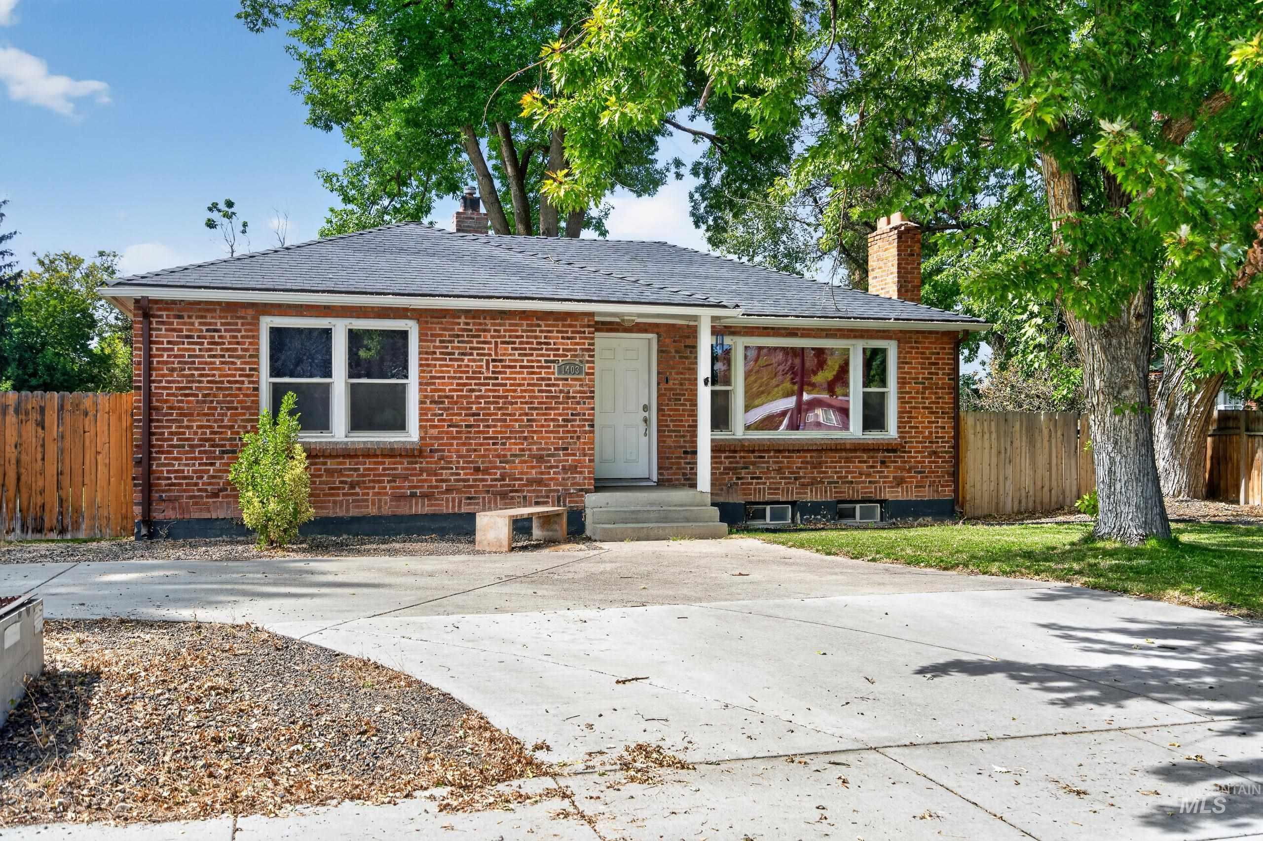 1403 S Columbus St Property Photo 2