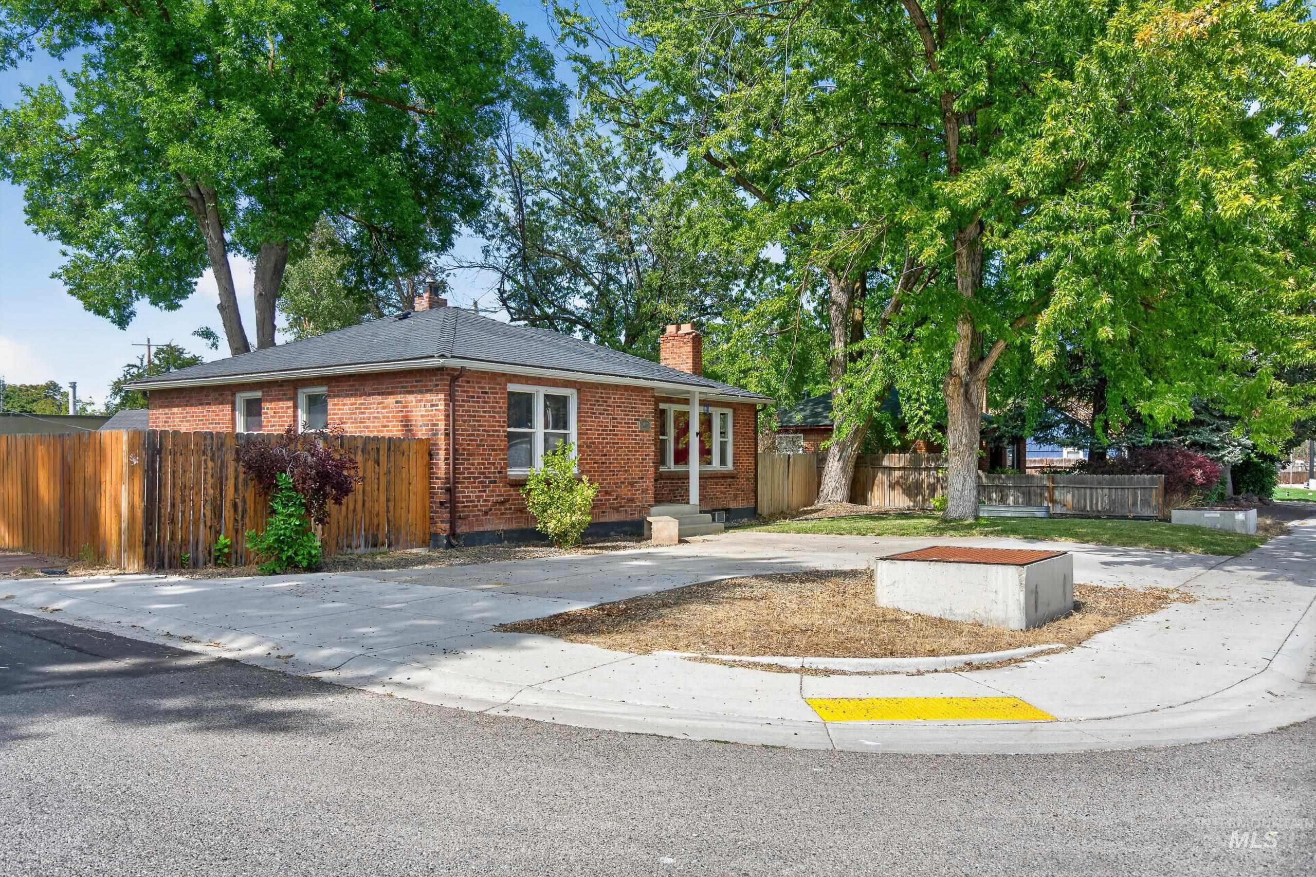 1403 S Columbus St Property Photo 4