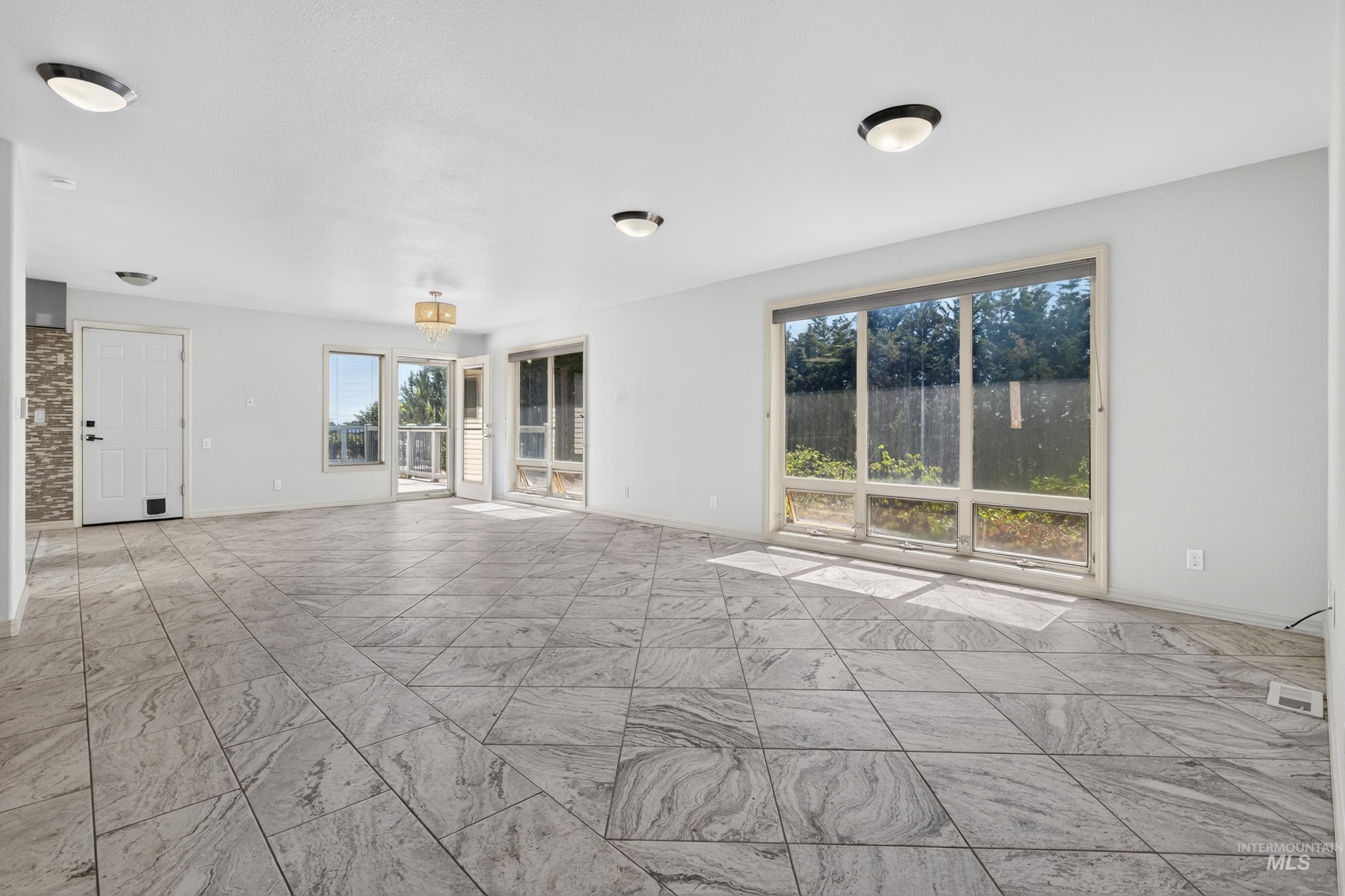9590 Foothill Rd Property Photo 5