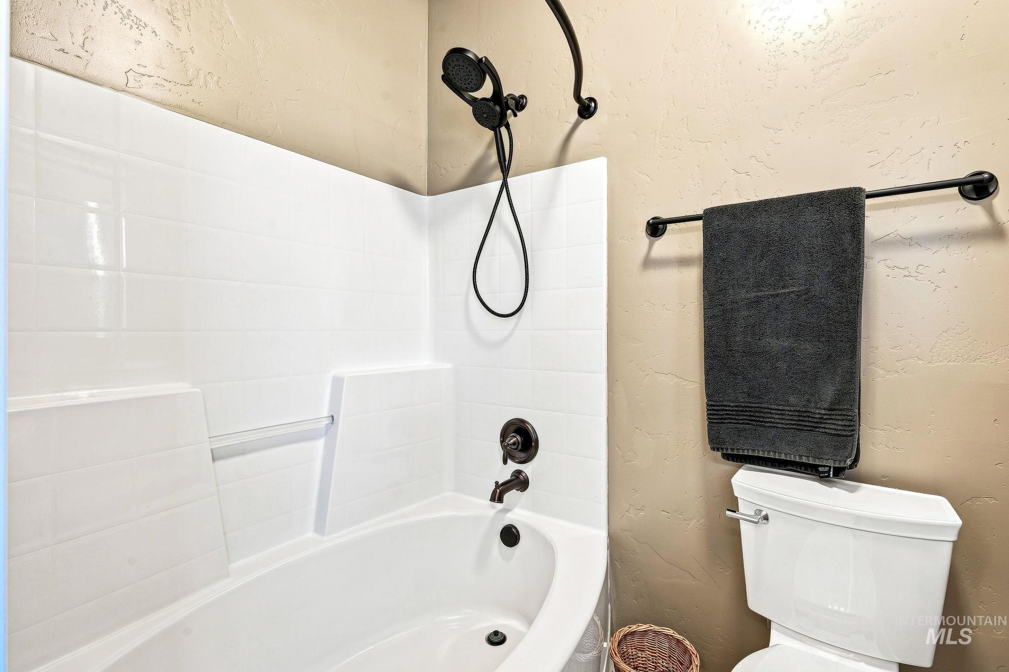 5974 N Eynsford Ave Property Photo 8