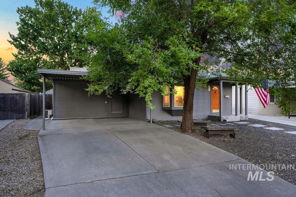 425 N Riverview Dr Property Photo 4