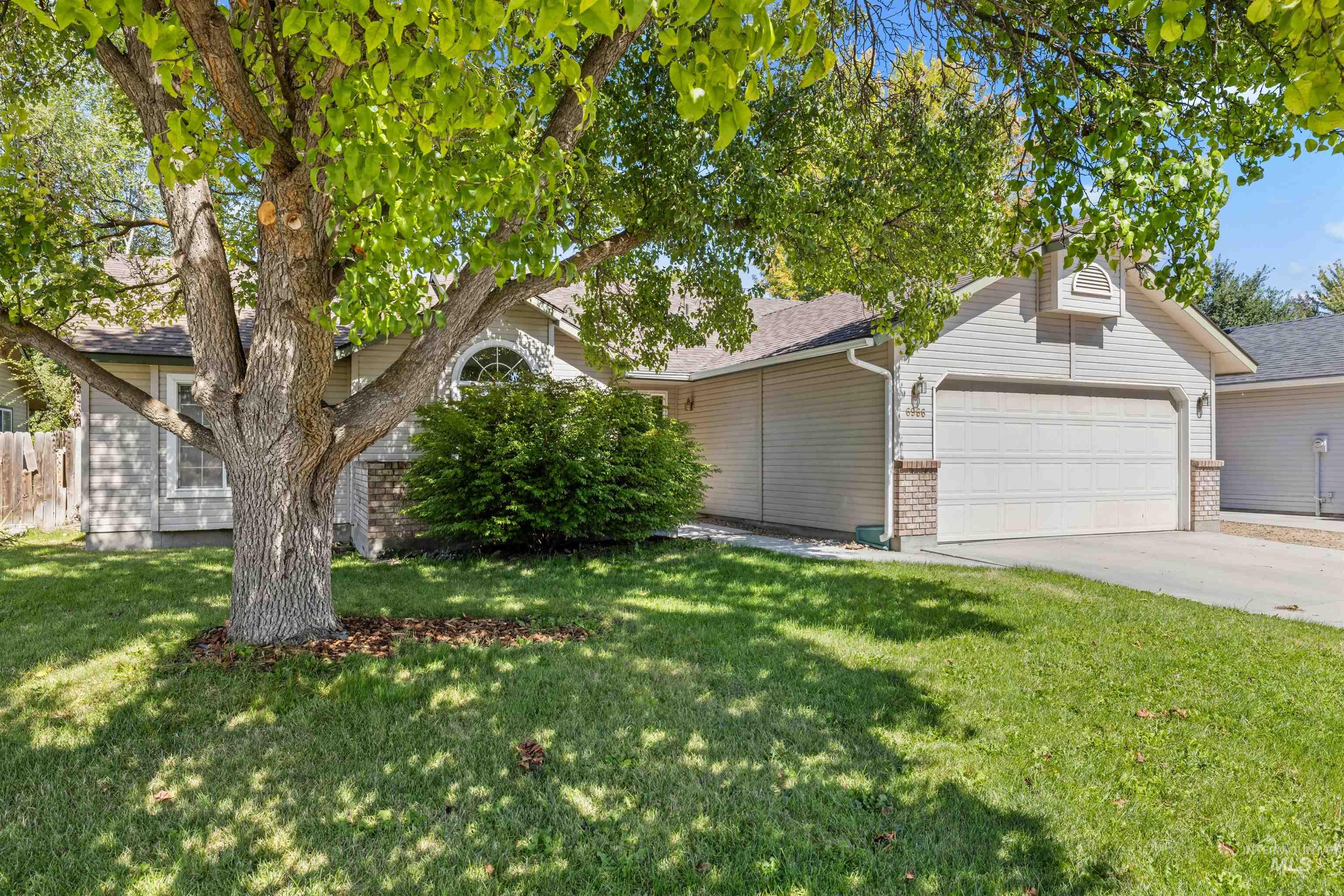 6966 W Tamarindo Ct Property Photo 2