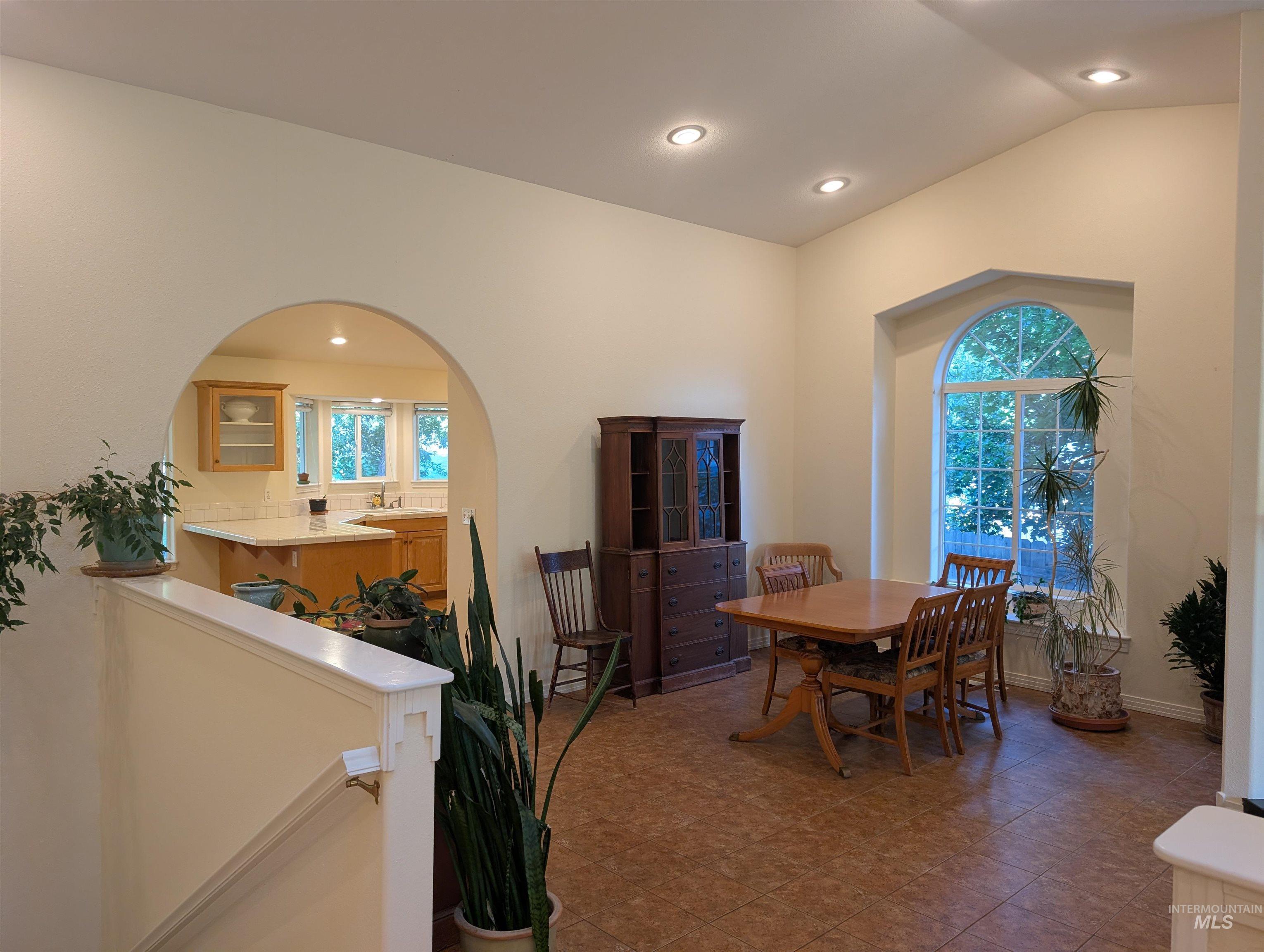 690 S Granite Way Property Photo 3