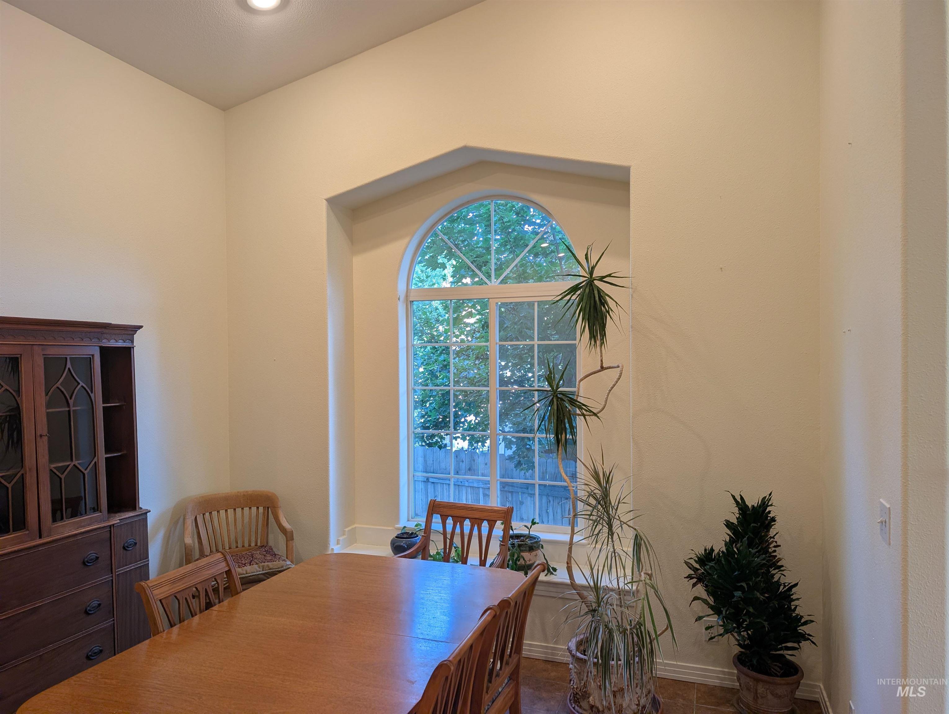 690 S Granite Way Property Photo 4