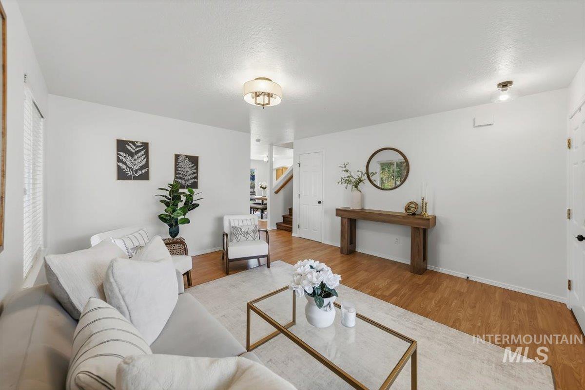 4684 Blue Creek Ct Property Photo 6