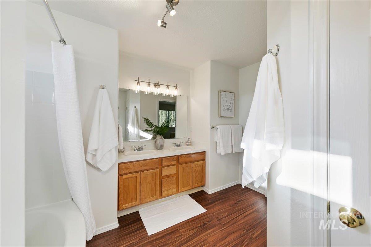 4684 Blue Creek Ct Property Photo 27