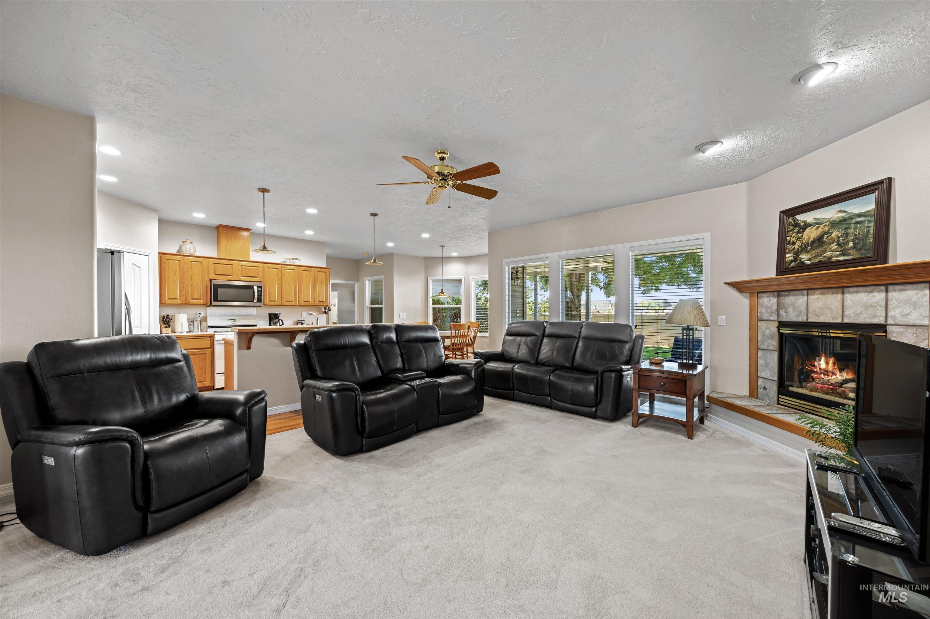 1560 W Yellowstone Ct Property Photo 8