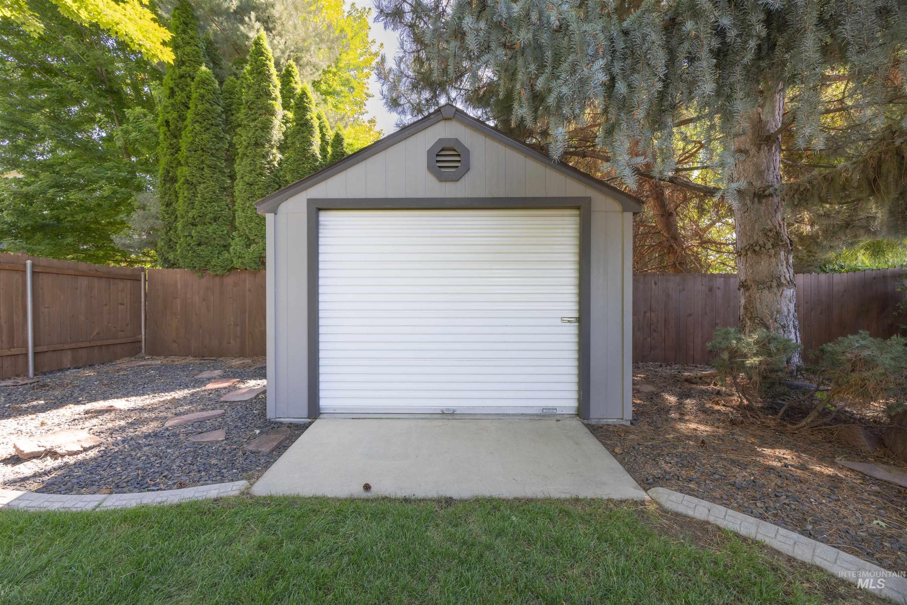 1560 W Yellowstone Ct Property Photo 43