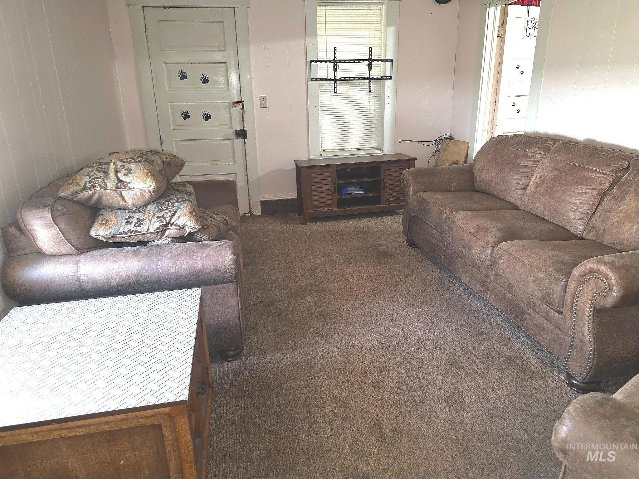 102 N 2nd St Property Photo 6