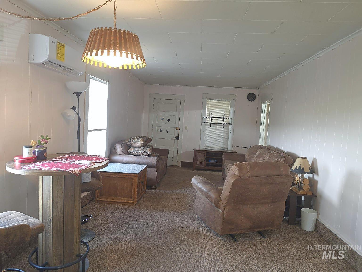 102 N 2nd St Property Photo 12