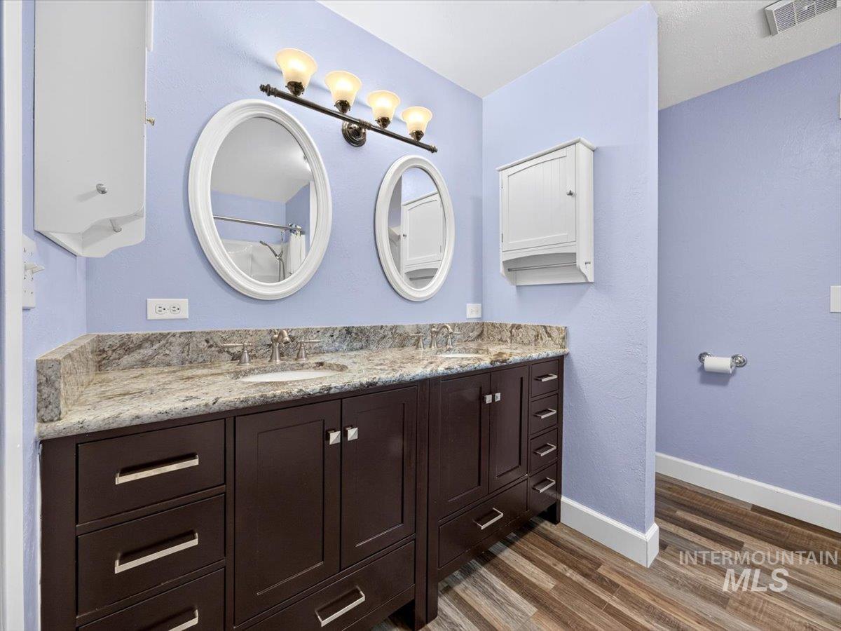 252 South East Boulevard Property Photo 25