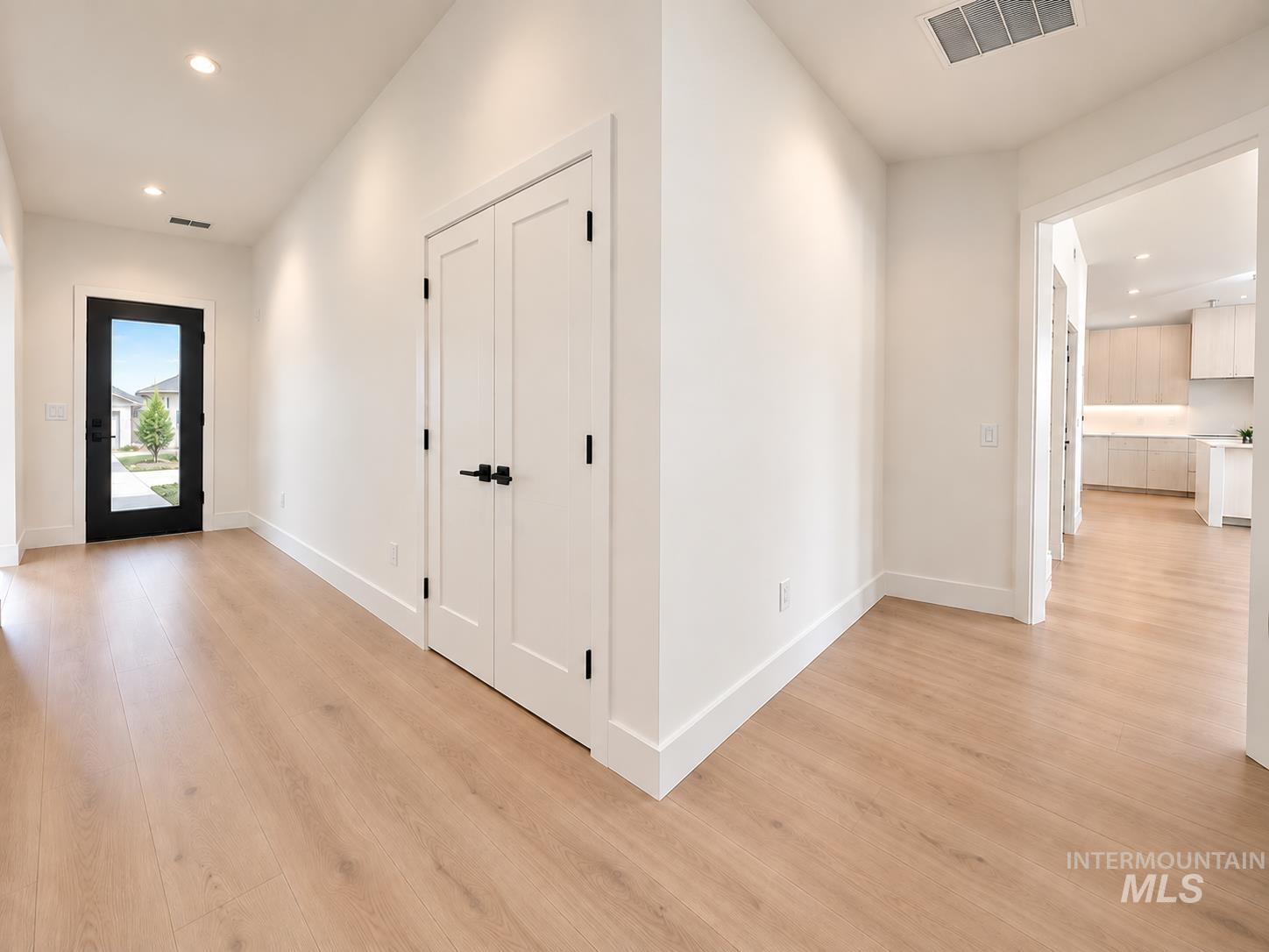 2056 E Dunyon St Property Photo 3