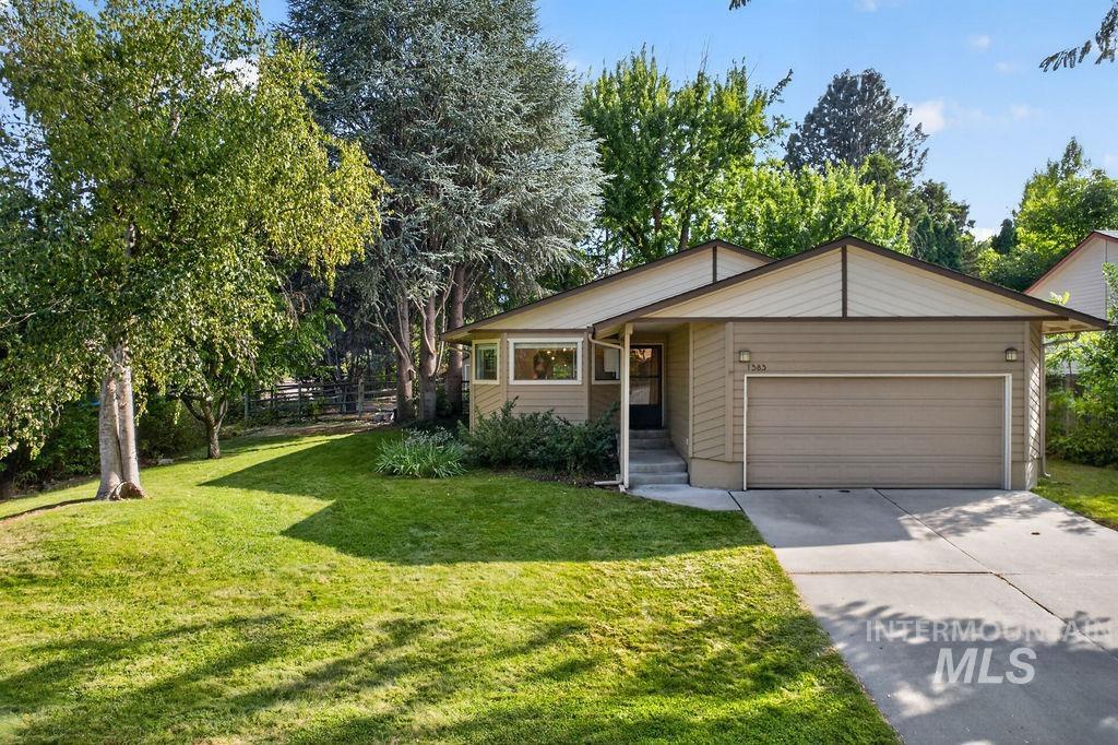 1383 E Fall Ct