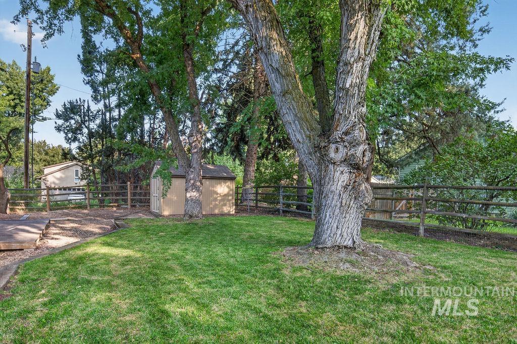 1383 E Fall Ct Property Photo 3