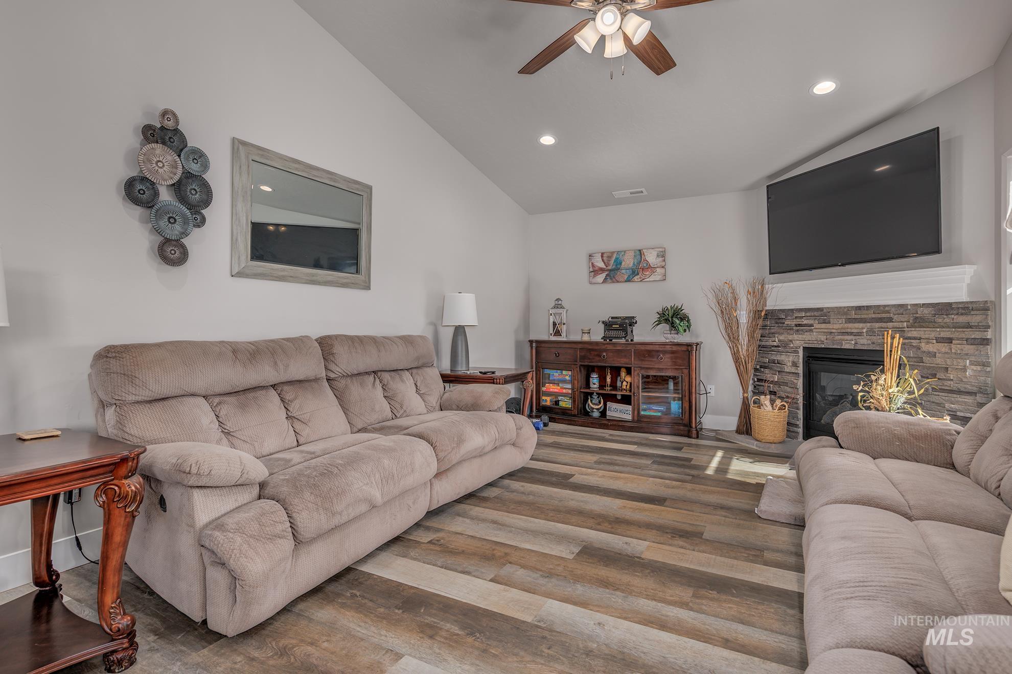 2405 Day Drive Property Photo 5