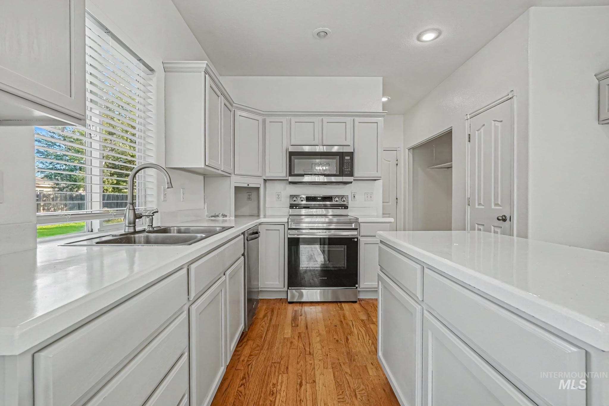 2564 N Monaco Property Photo 3