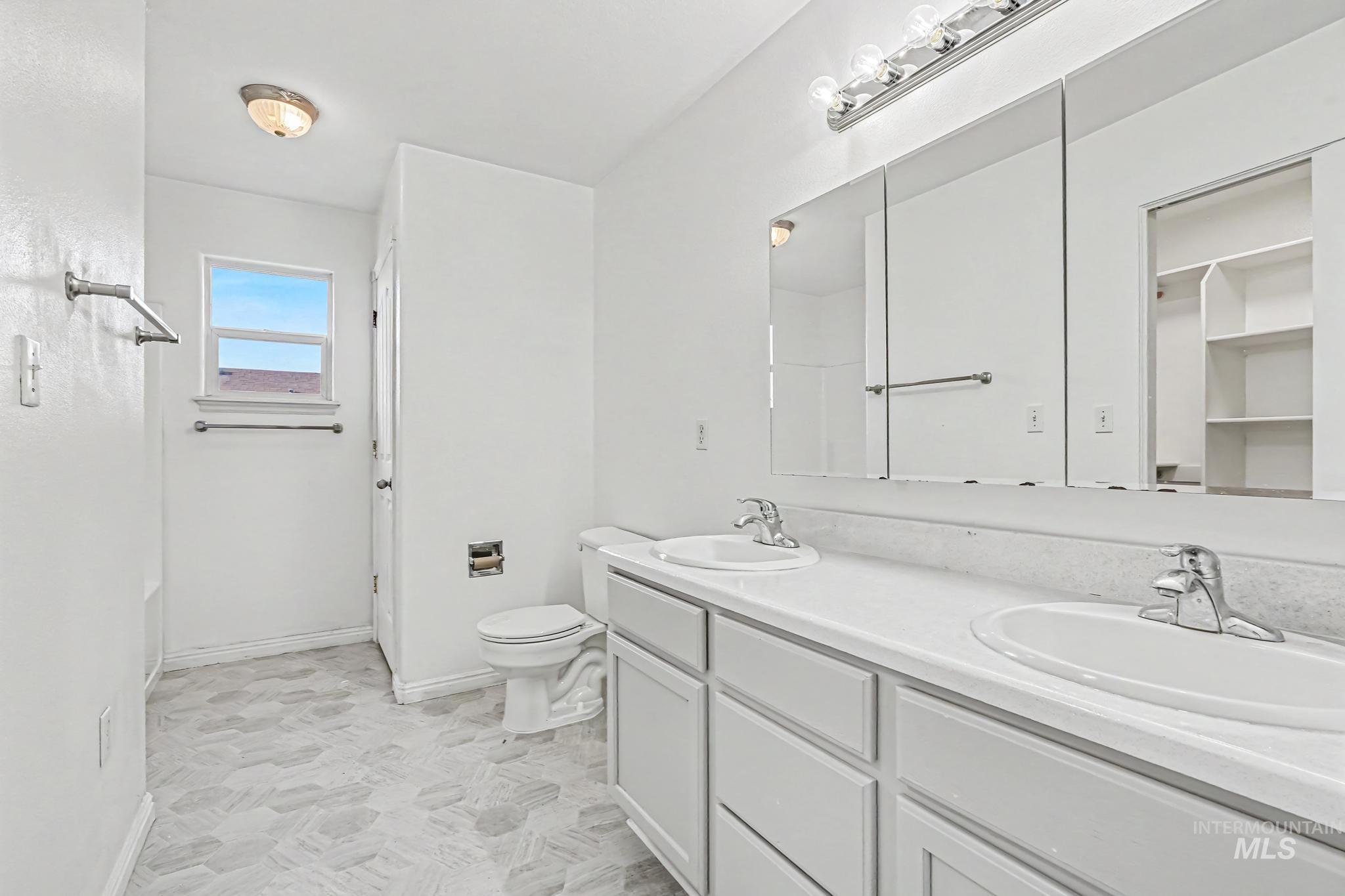 2564 N Monaco Property Photo 14