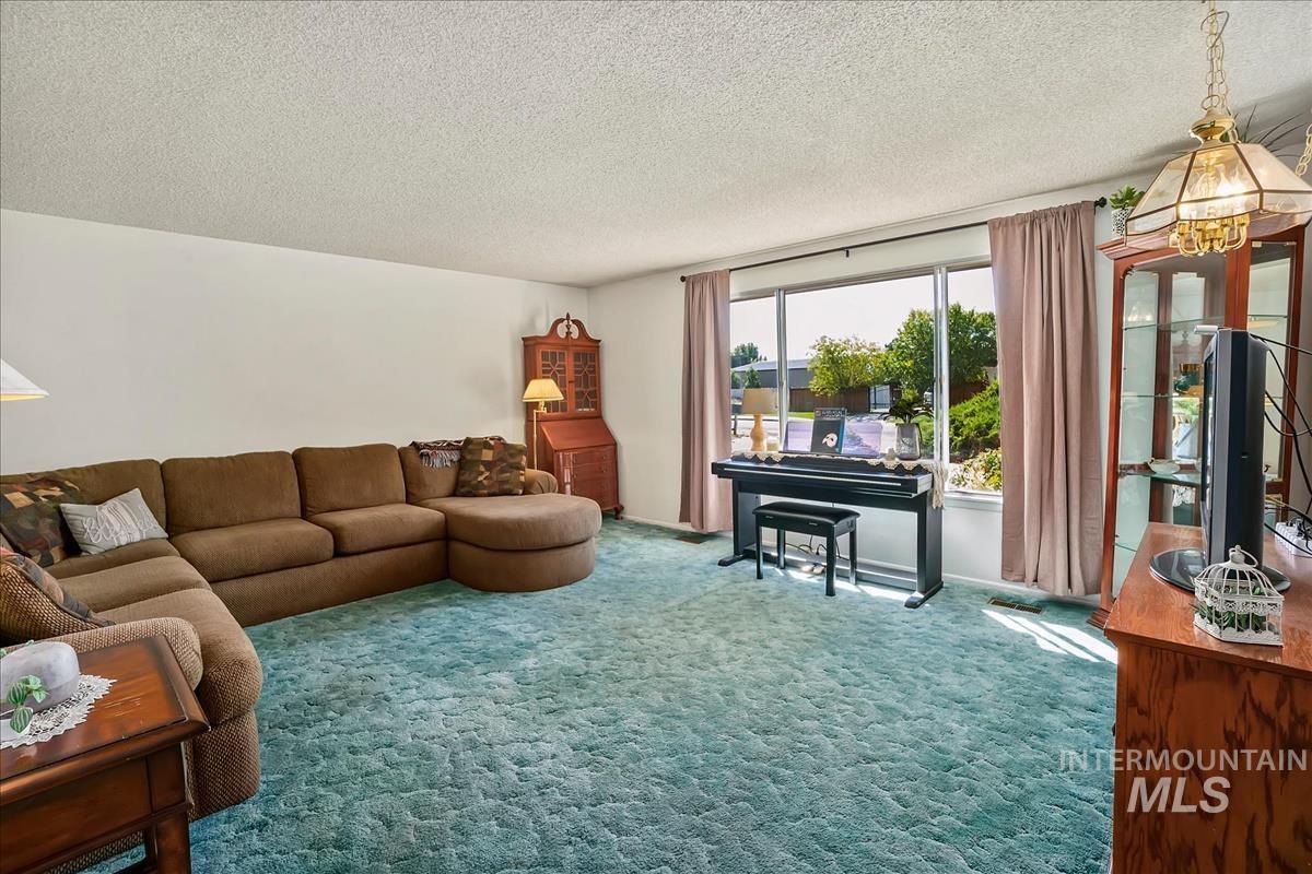 10730 W Hollandale Dr Property Photo 6