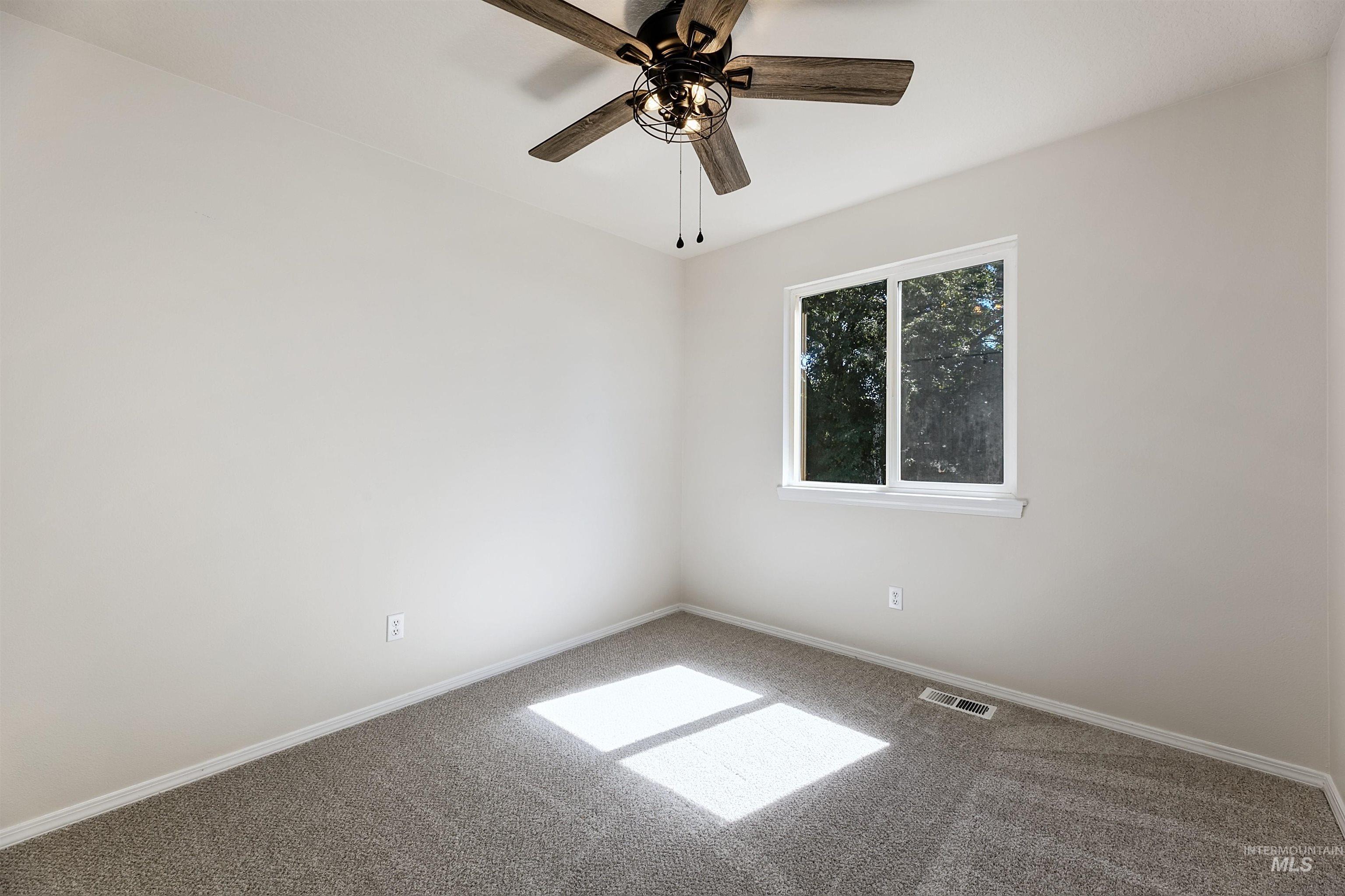 1525 E Doberman St. Property Photo 19